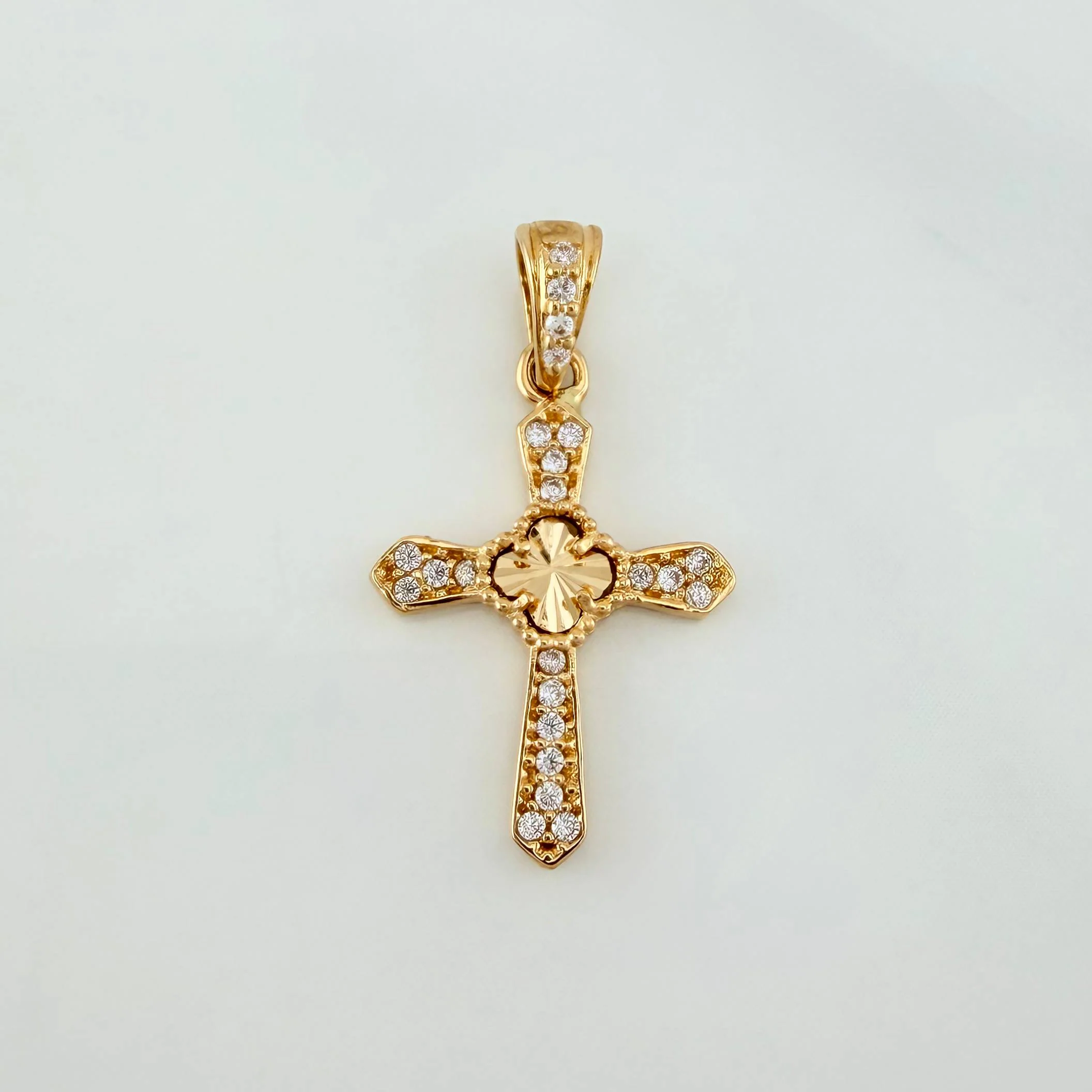Dije Cruz Trebol 1.15 g / 2.4 cm Oro Amarillo 18K