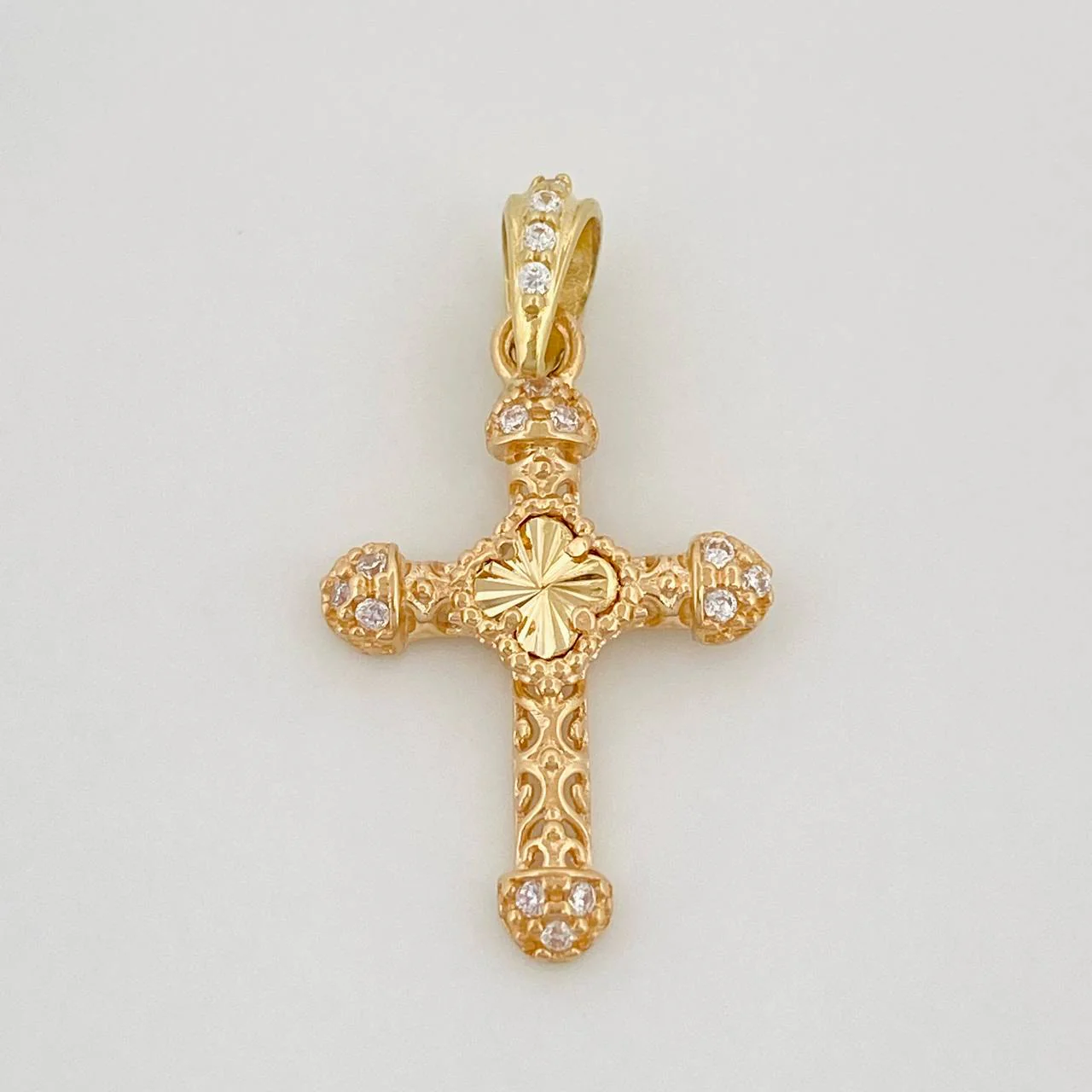 Dije Cruz Trebol 1.3g / 2.05cm Oro Amarillo 18K