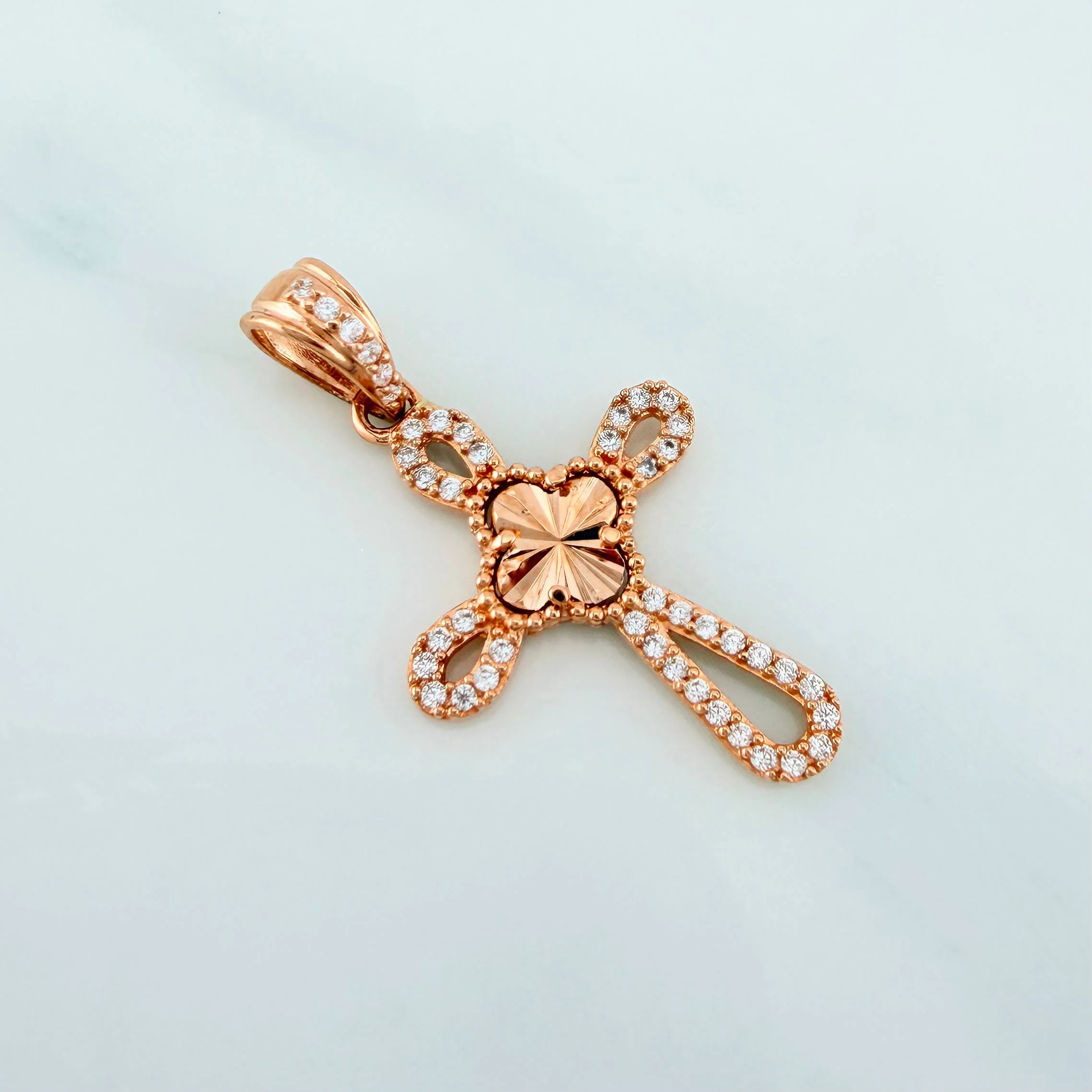 Dije Cruz Trebol 1.85 g / 3 cm Oro Rosa 18K - Image 2