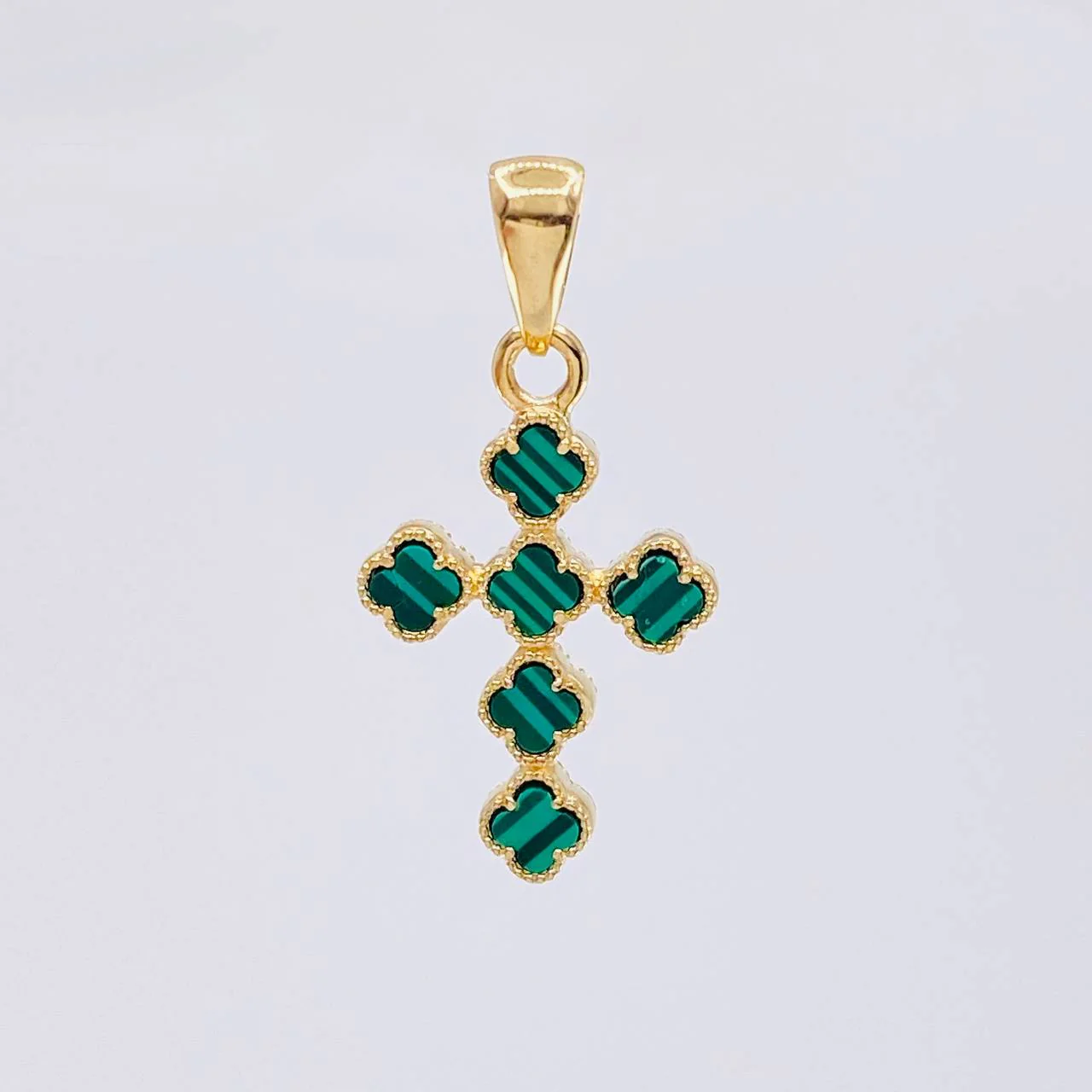 Dije Cruz Trebol 3.15 g / 3.2 cm Oro Amarillo 18K - Image 2