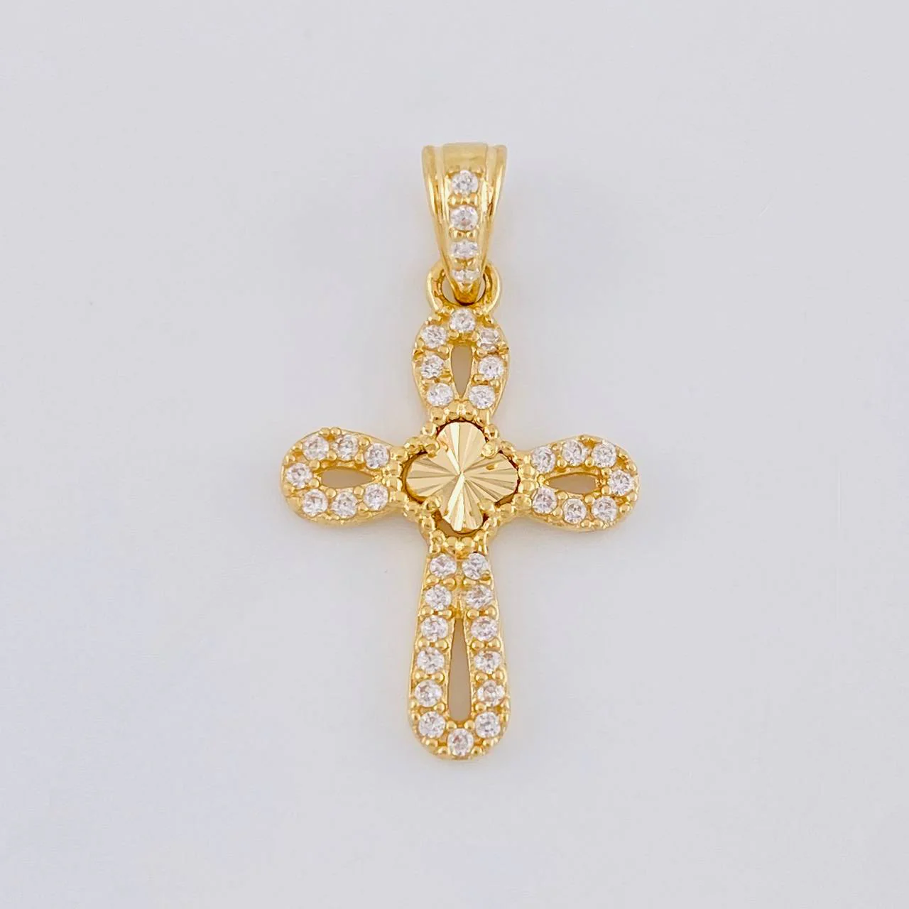 Dije Cruz Trebol Diamantado Anja 1.3 g / 2.4 cm Oro Amarillo 18K Nac.Esp.