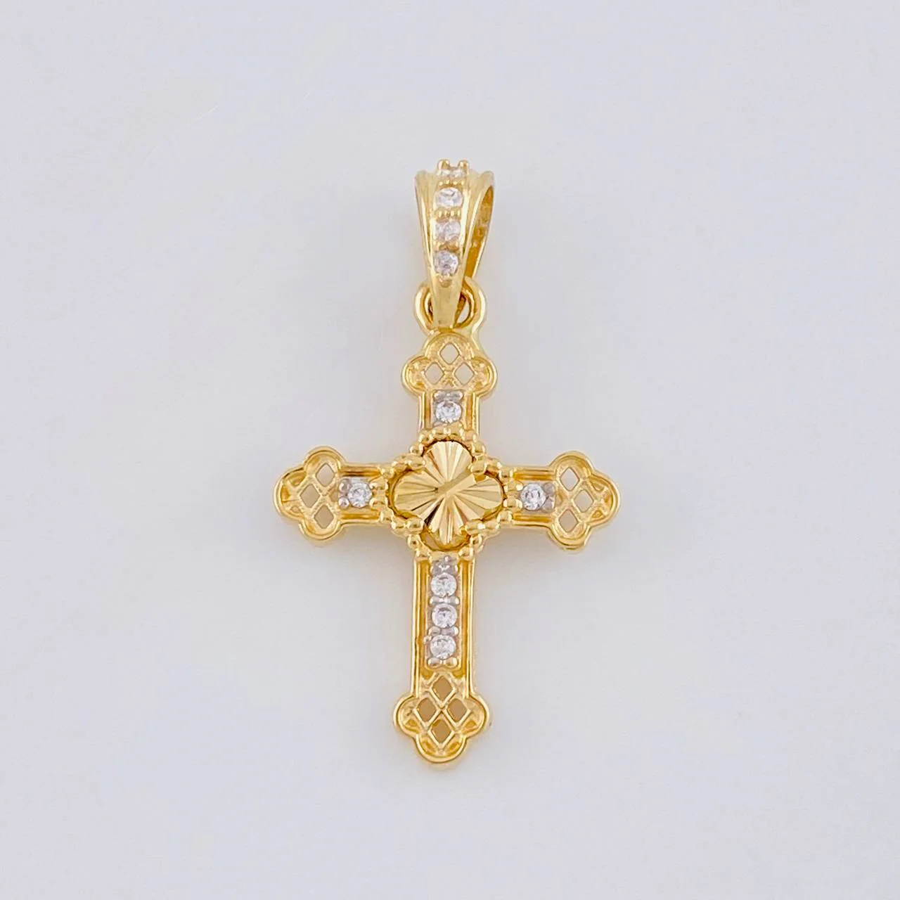 Dije Cruz Trebol Diamantado Florencial 1.2 g / 1.3 cm Oro Amarillo 18K