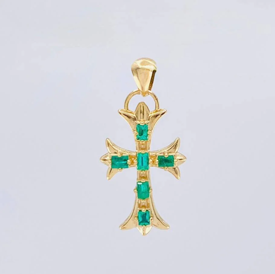 Dije Cruz Trifoliada Punteada Esmeralda 40Pts 2.4 g / 2.7 cm Oro Amarillo 18K - Image 2