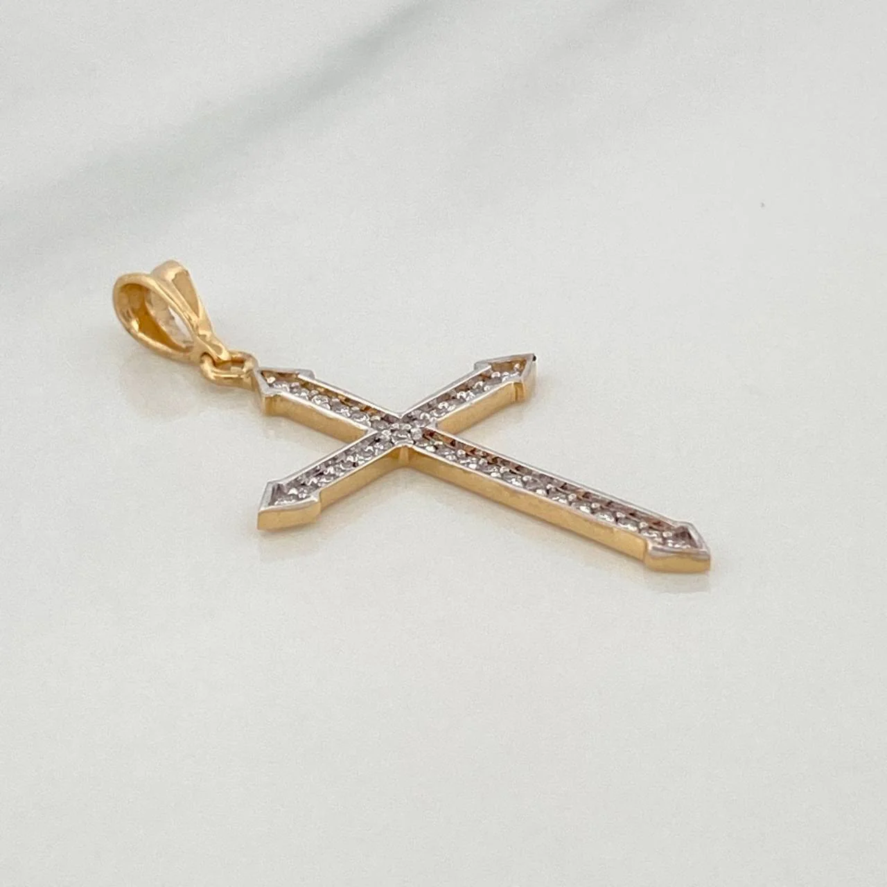 Dije Cruz Tupida Diamantes 19Pts 1.15 g / 3.3 cm Dos Oros Amarillo Blanco 18K - Image 2