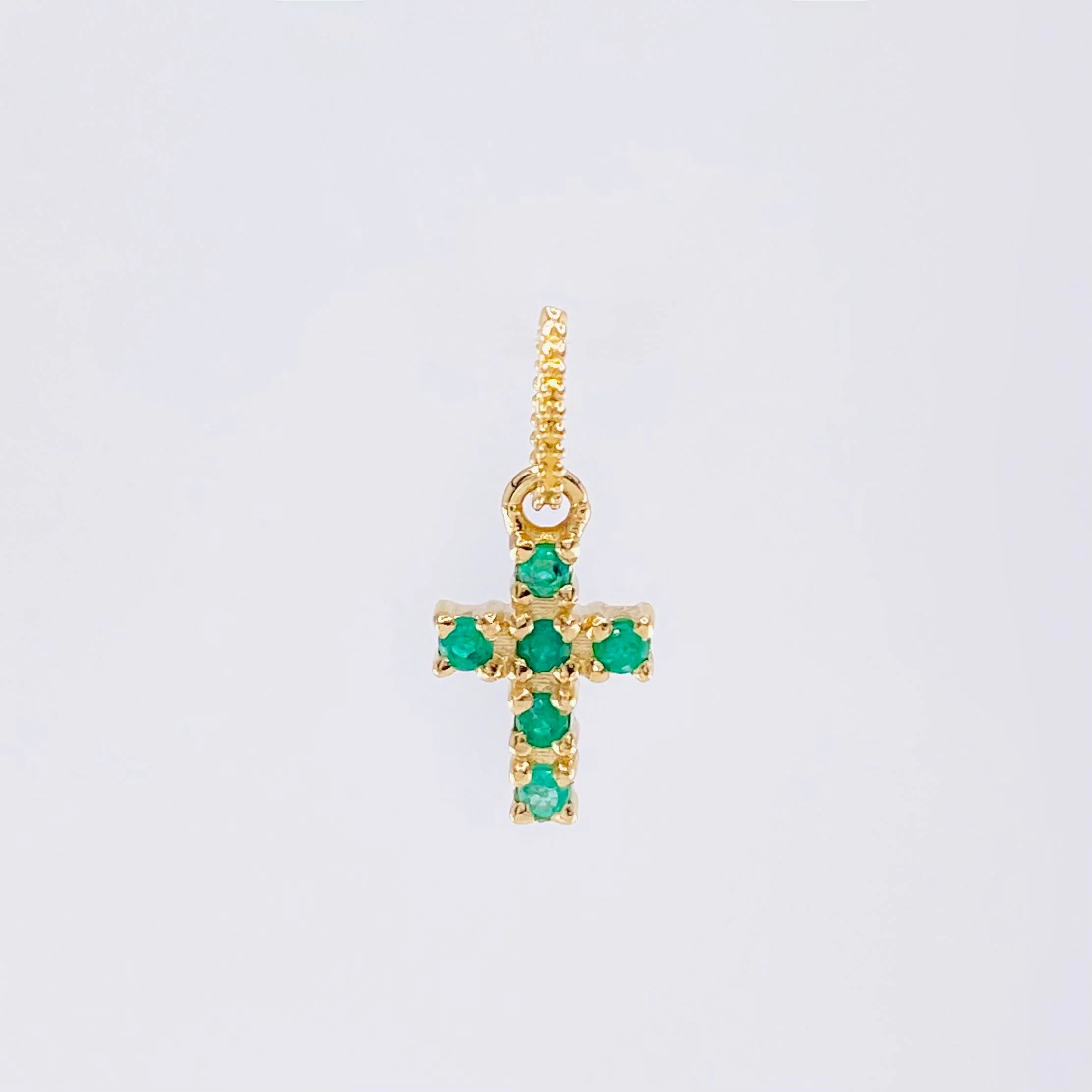 Dije Cruz Tupida Esmeraldas 12pts 0.75g / 1.5cm Oro Amarillo 18K - Image 3