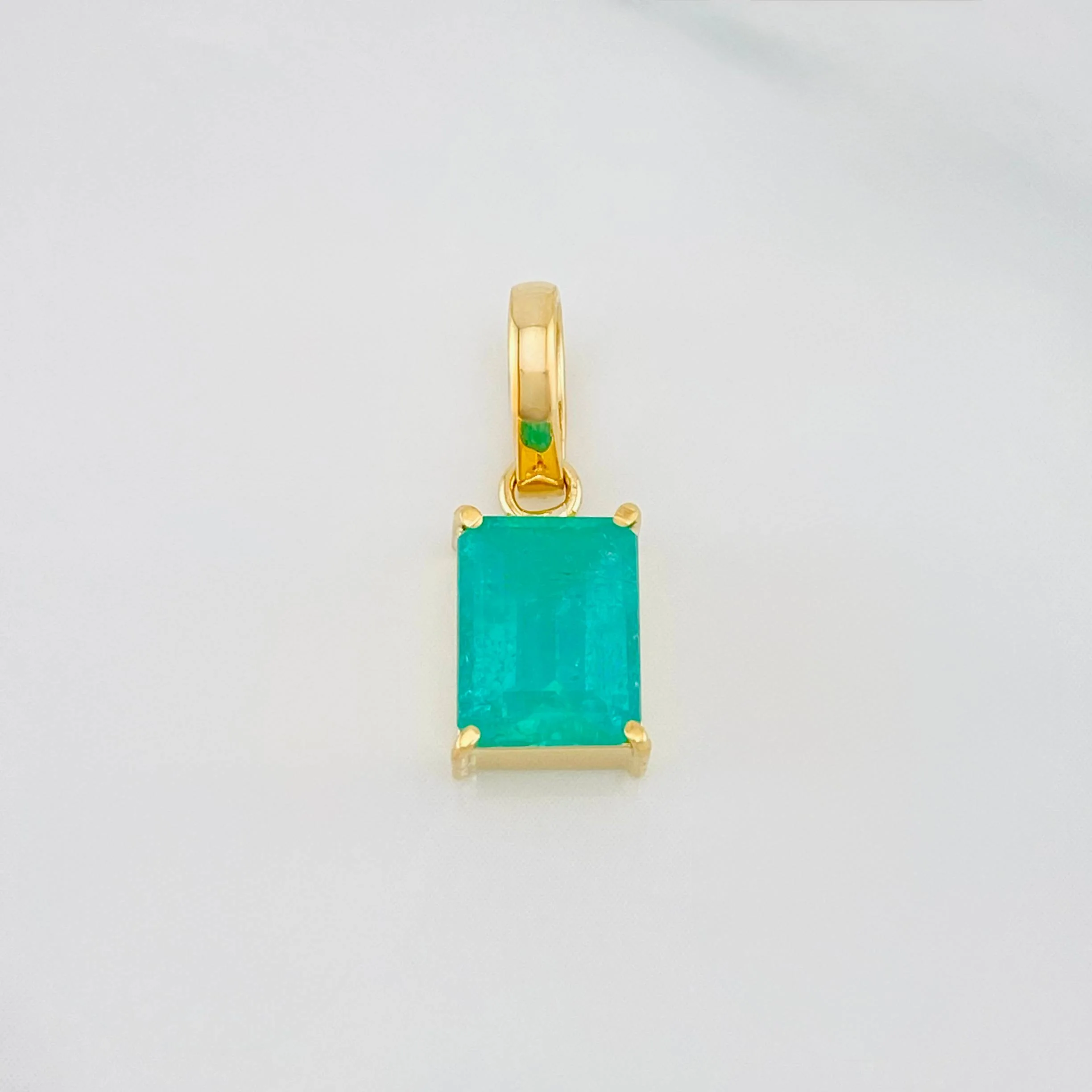 Dije Cuadrado Esmeralda 1.15 g / 1.6 cm Oro Amarillo 18K