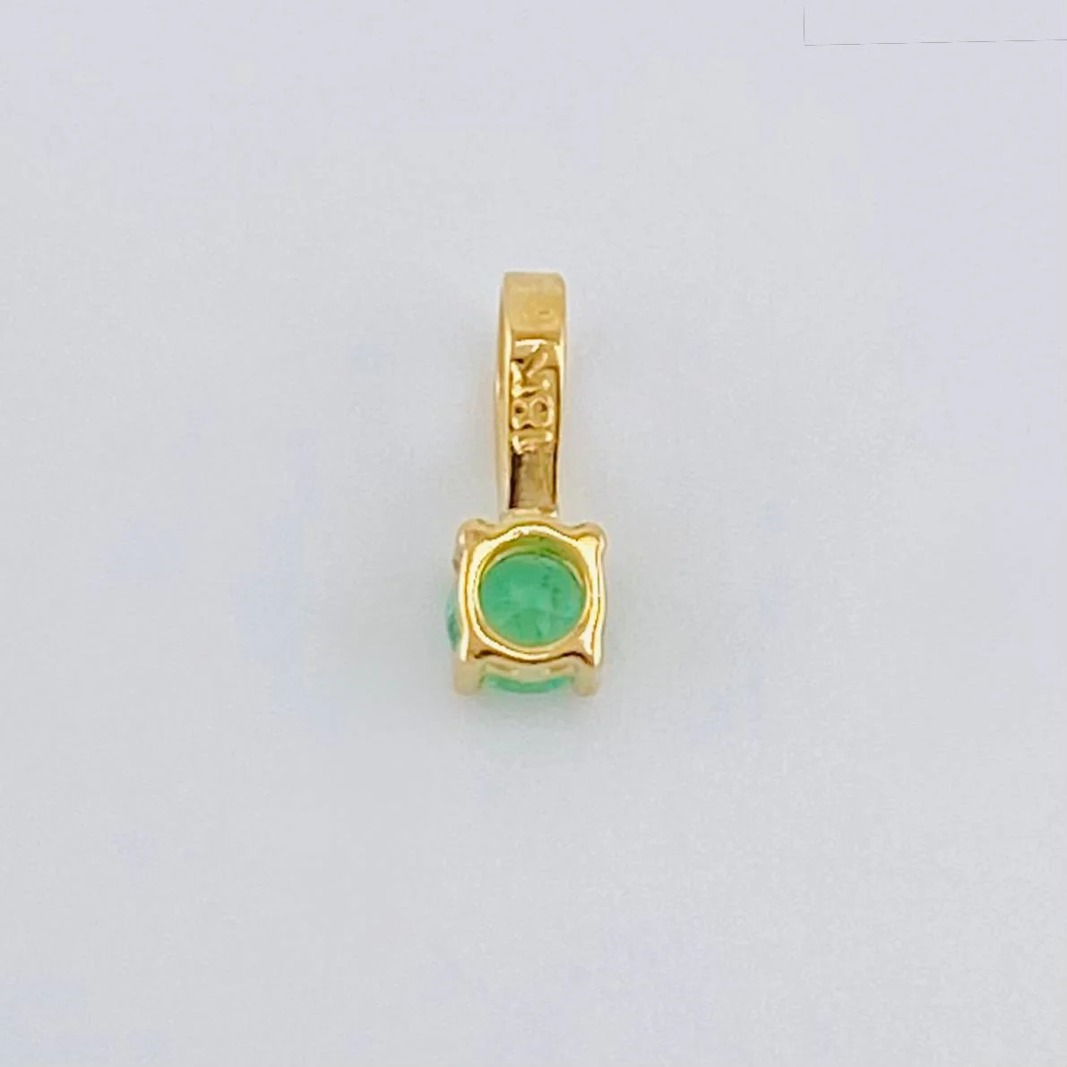 Dije Cuatro Garras Esmeralda 8 Pts 0.2 g / 0.8 cm Oro Amarillo 18K - Image 4