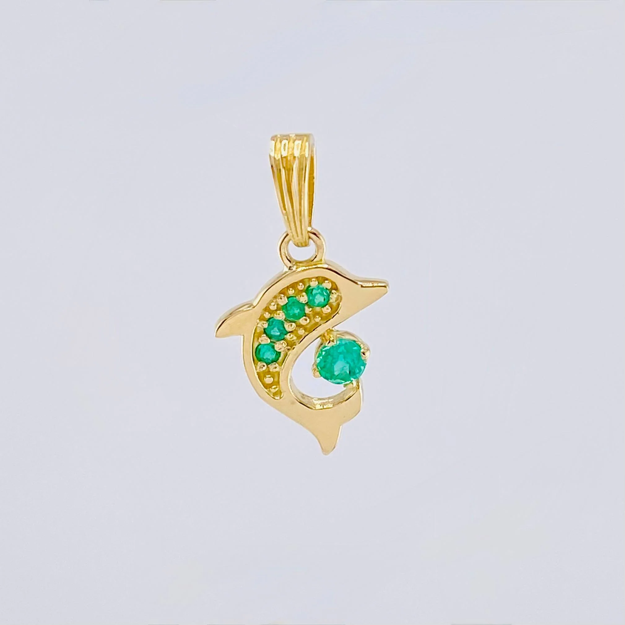 Dije Delfin Esmeraldas 15pts 1.3gr / 2cm / Oro Amarillo 18K - Image 2
