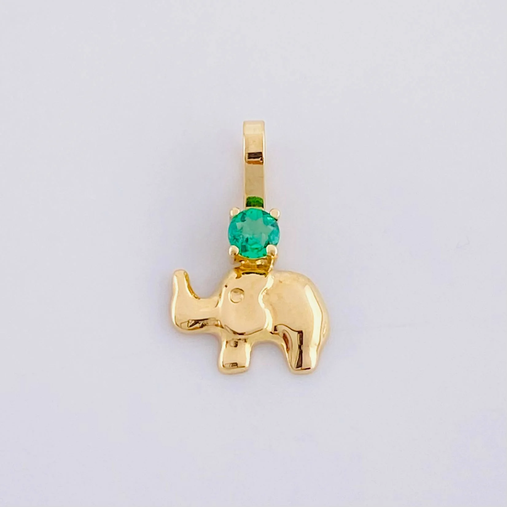Dije Elefante Esmeralda 6pts 0.3g / 1.3cm Oro Amarillo 18K