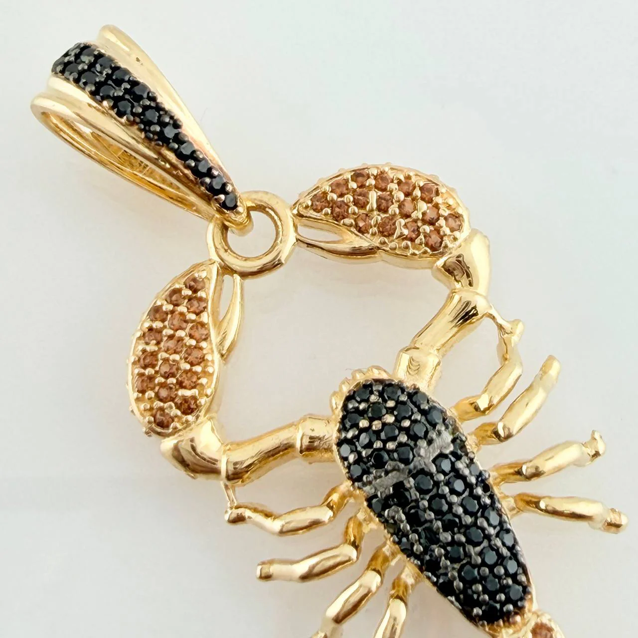 Dije Escorpion 7.2gr / 5cm / Dos Oros Negro Amarillo 18K $ - Image 5