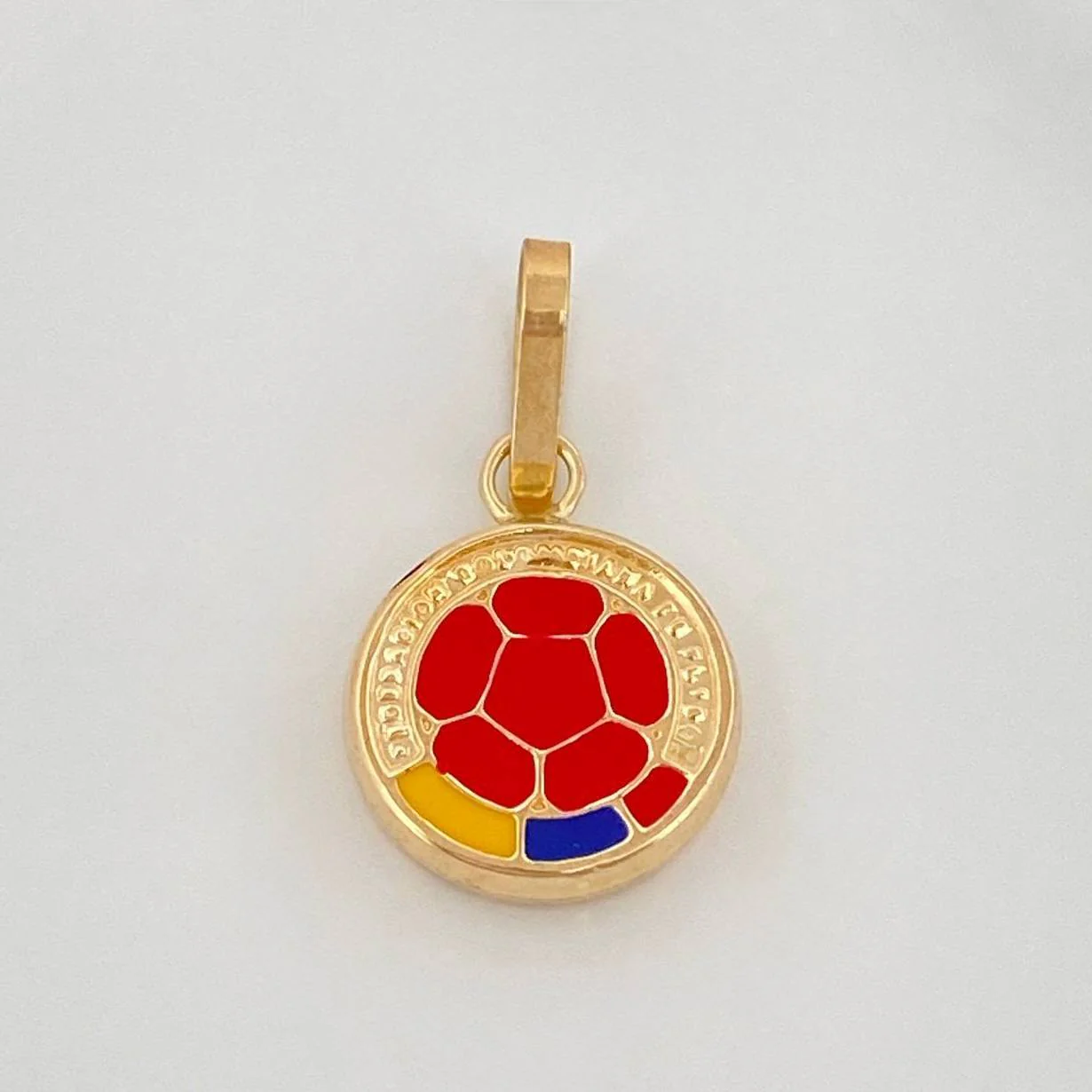 Dije Escudo Seleccion 0.65 g / 1.5 cm Oro Amarillo 18K