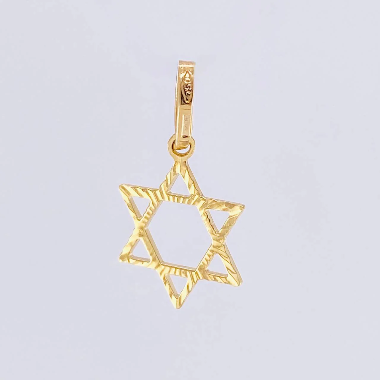 Dije Estrella de david diamantada 0.6g / 2cm Oro Amarillo 18K - Image 2