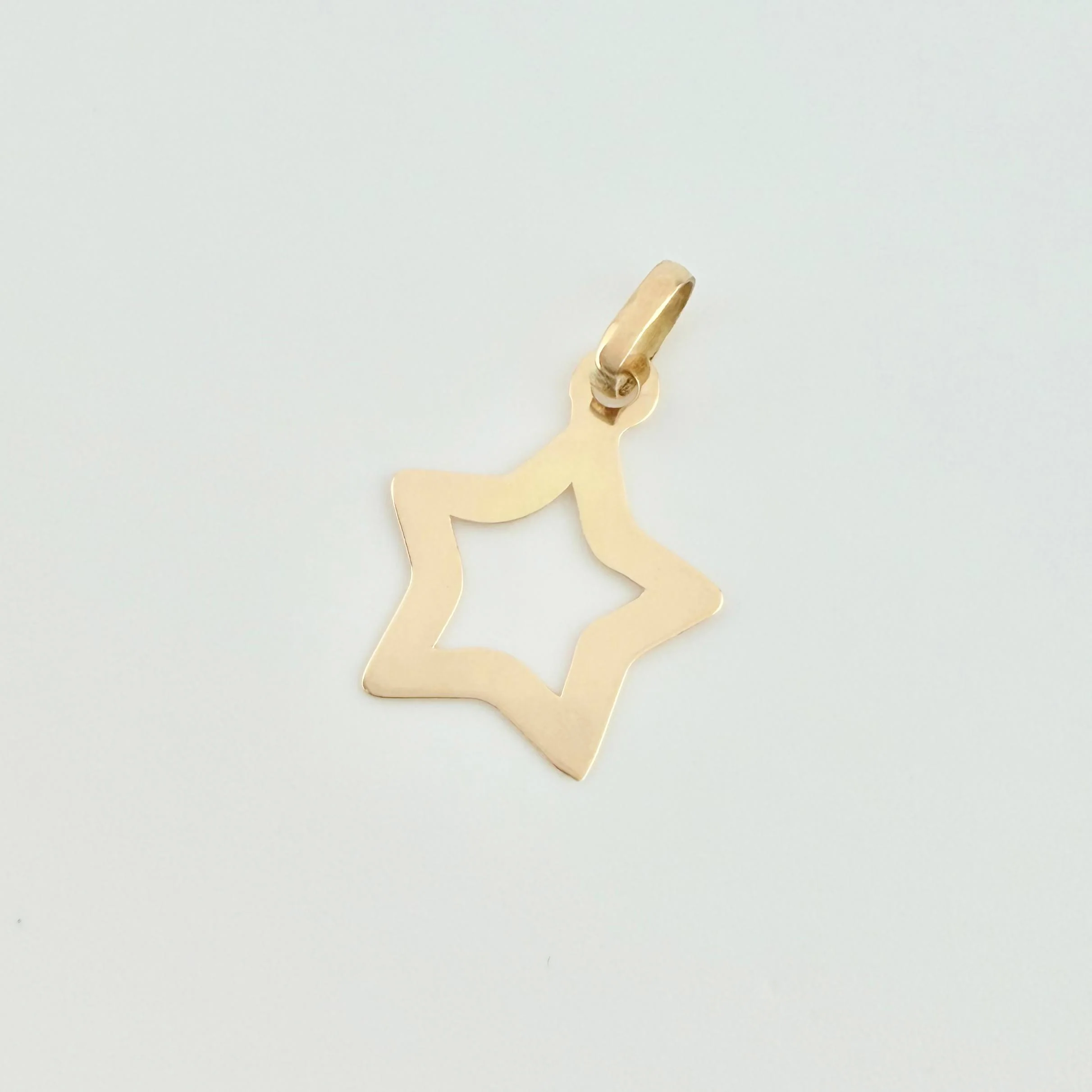 Dije Estrella Silueta 0.5 g / 1.8 cm Oro Amarillo 18K - Image 3