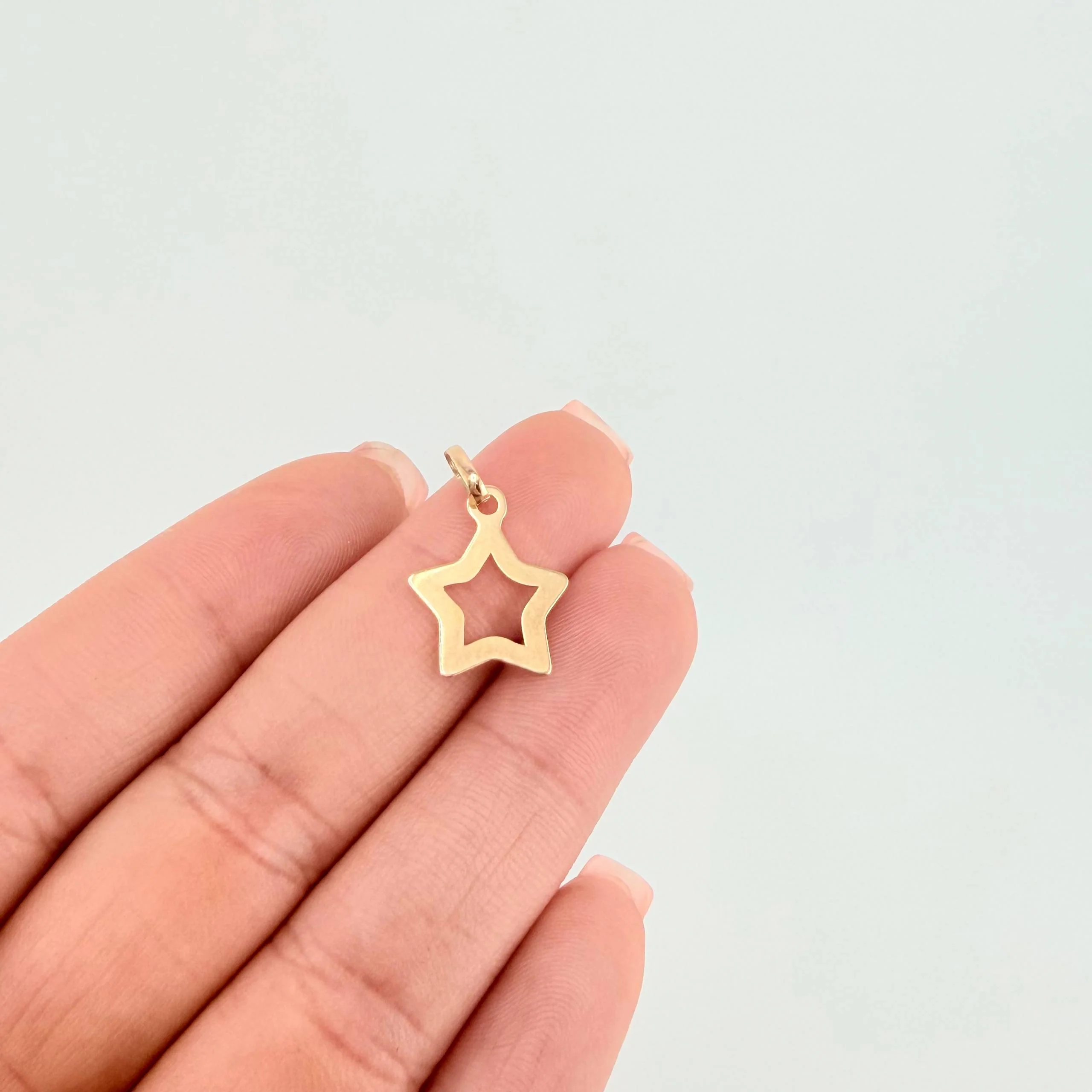 Dije Estrella Silueta 0.5 g / 1.8 cm Oro Amarillo 18K - Image 4