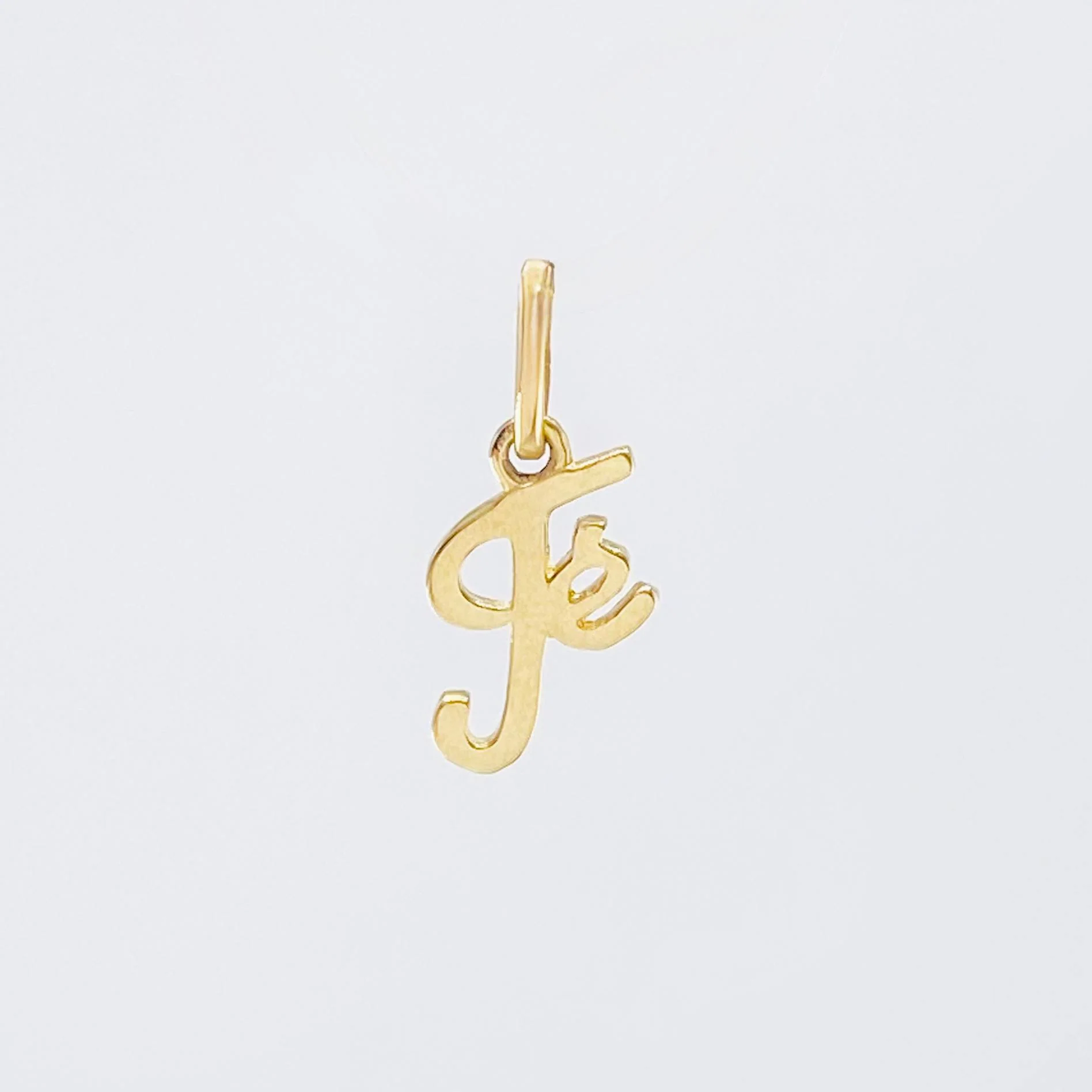Dije Fe 0.85gr / 1.7cm / Oro Amarillo 18K * - Image 2