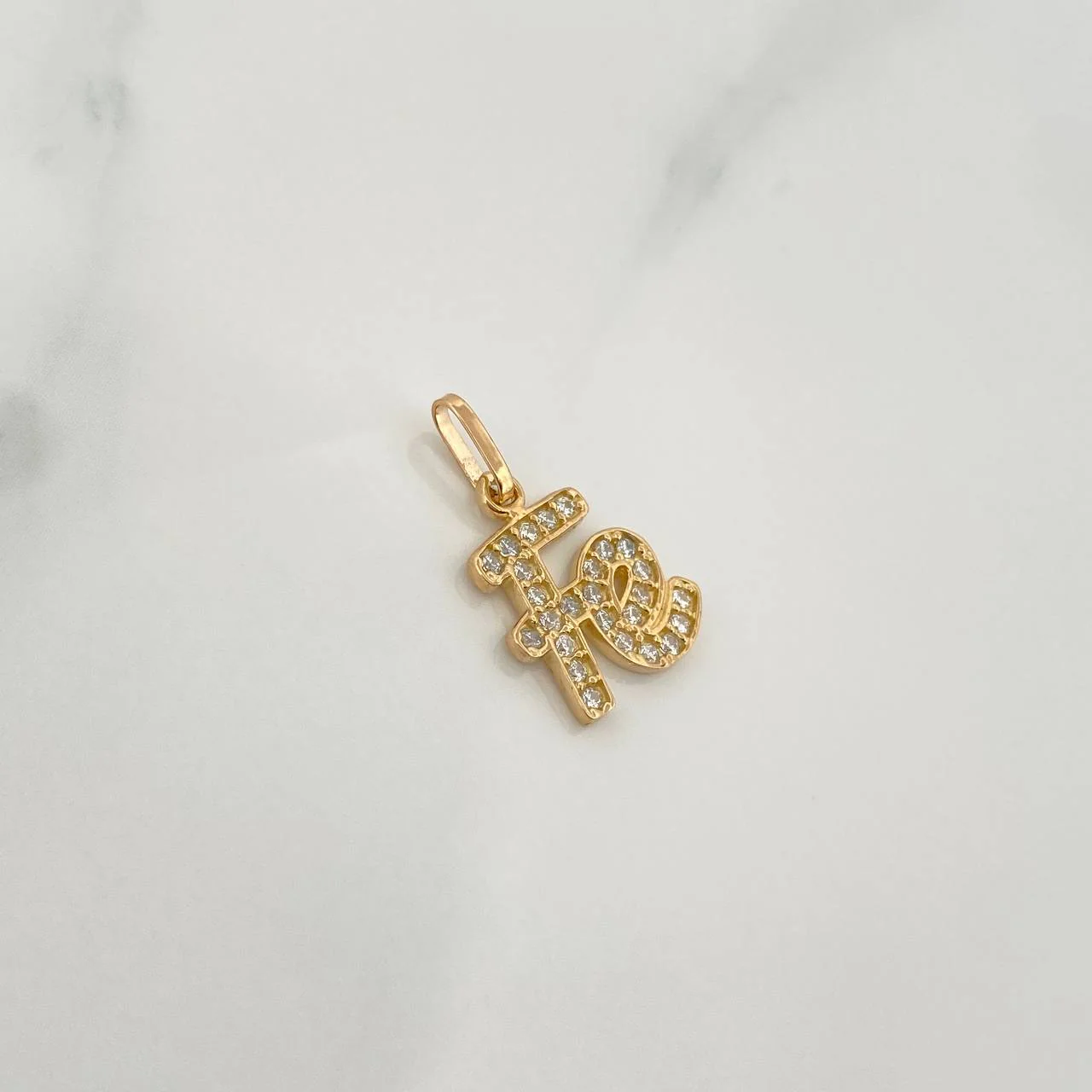 Dije Fe 1.35gr / 1.9cm / Oro Amarillo 18K - Image 5