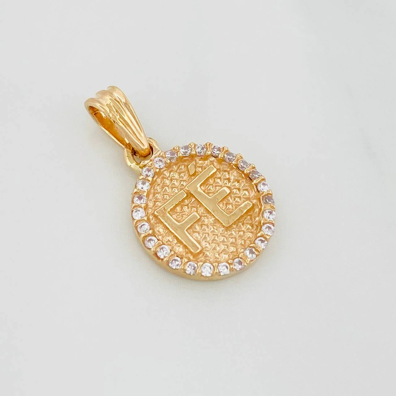 Dije Fe 1.45 g / 2 cm Oro Amarillo 18K - Image 3