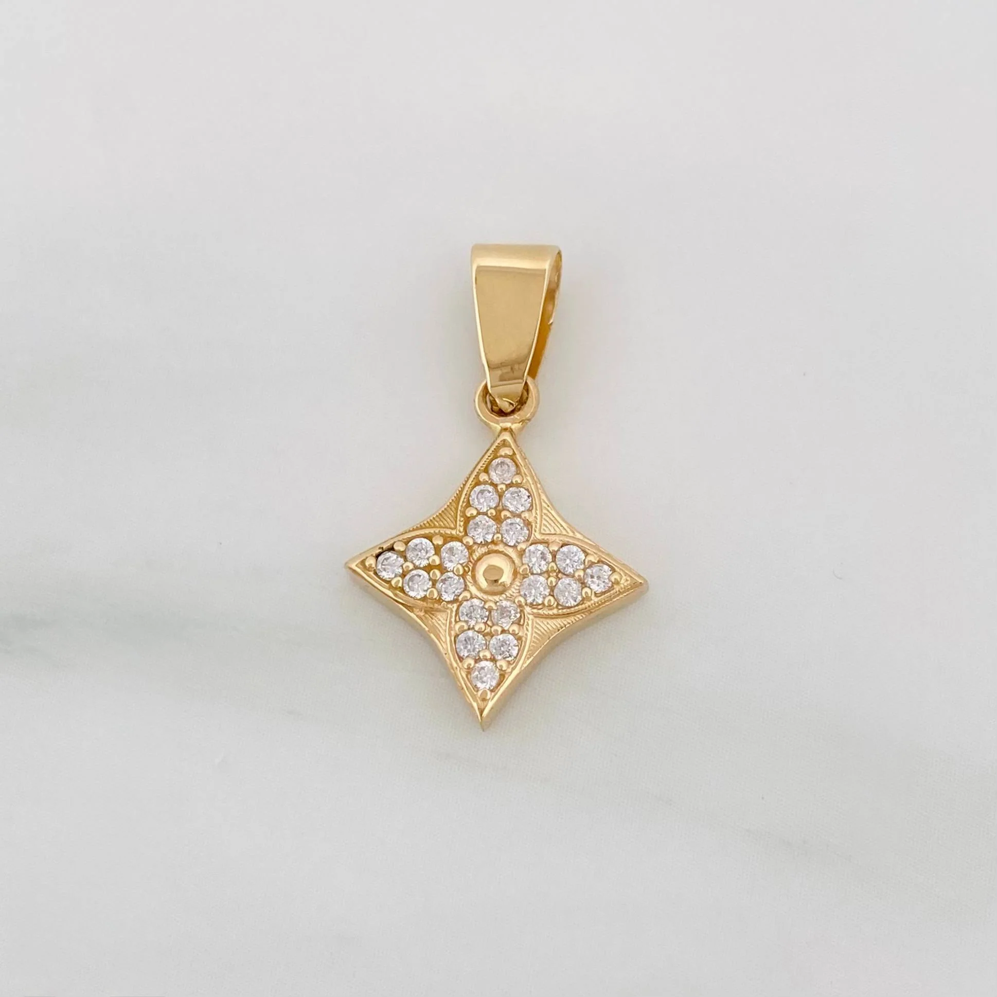 Dije Flor 1.95 g / 2.1 cm Oro Amarillo 18K