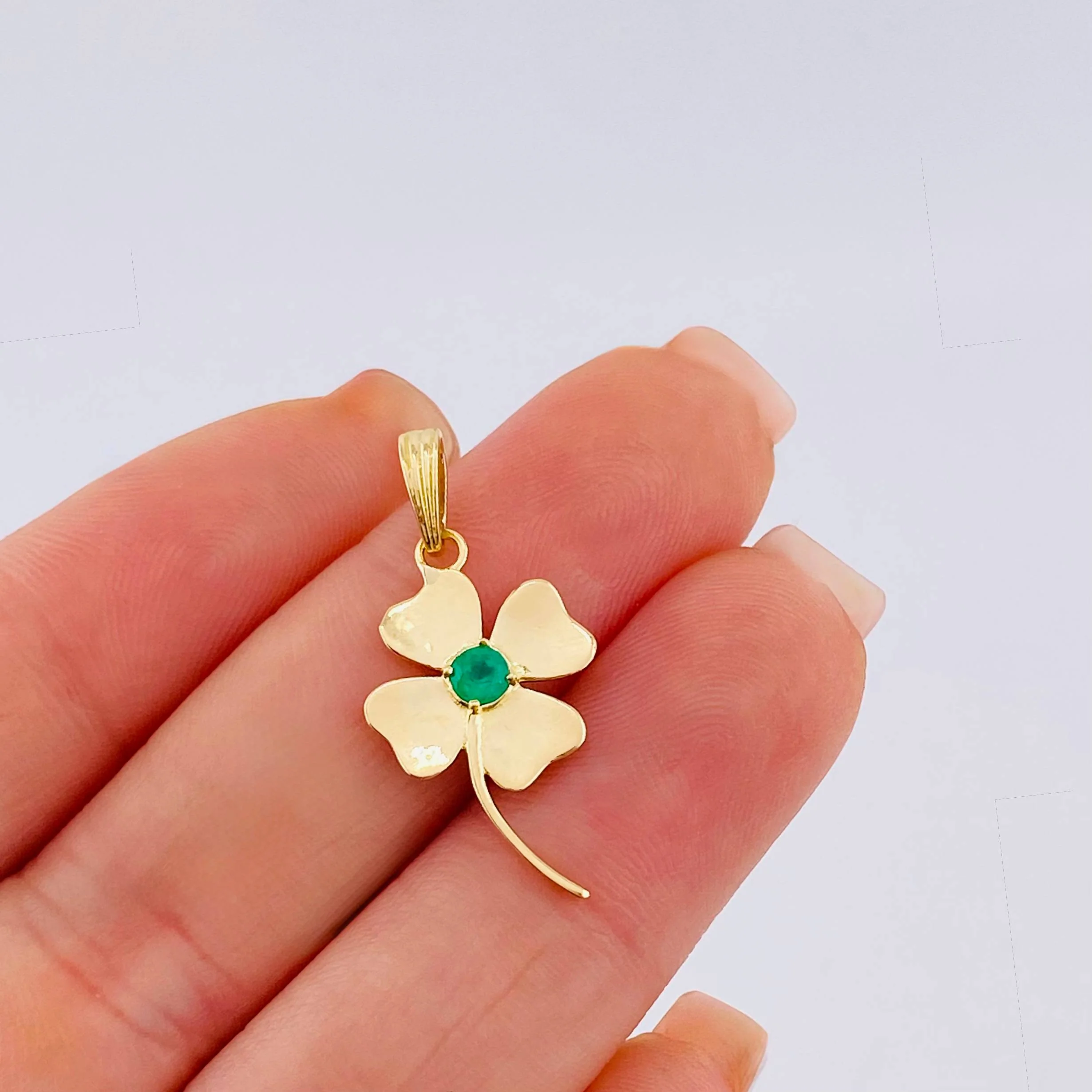 Dije Flor De La Suerte Esmeraldas 12pts 1.3gr / 2.7cm / Oro Amarillo 18K - Image 5