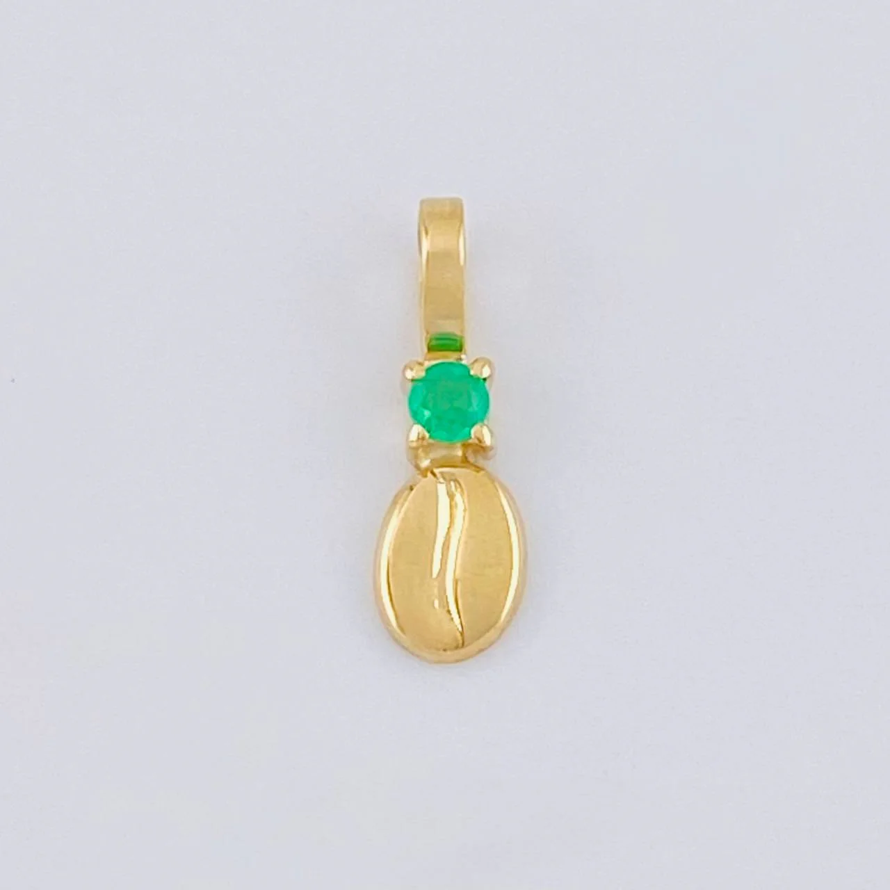 Dije Grano De Café Esmeralda 3 Pts 0.2 g / 1.1 cm Oro Amarillo 18K