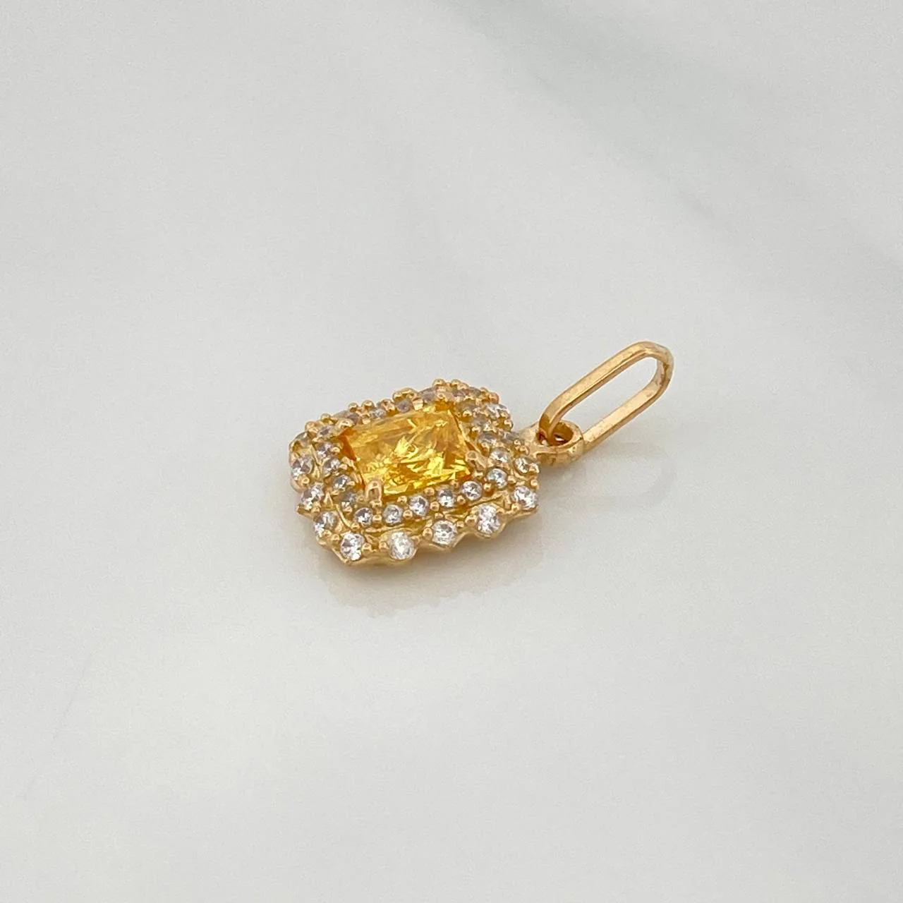 Dije Halo Cuadrado 2.1 g / 2 cm Oro Amarillo 18K - Image 2