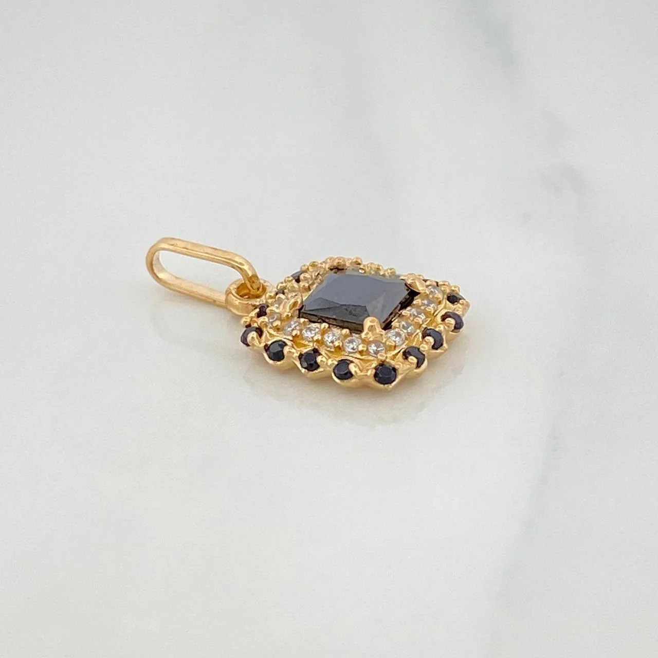 Dije Halo Cuadrado 2 g / 1.9 cm Oro Amarillo 18K - Image 2
