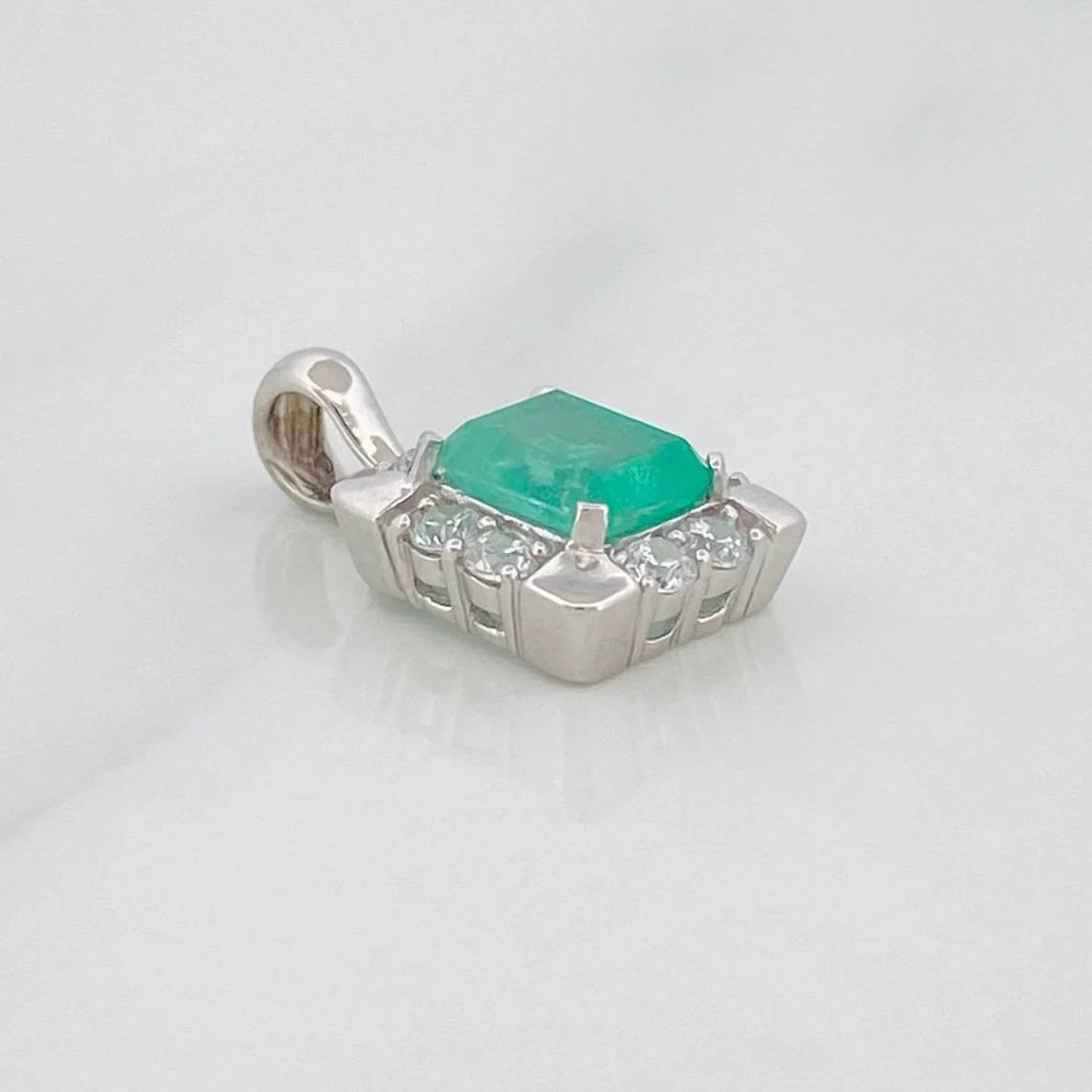 Dije Halo Esmeralda 1.22 Qts 1.7 g / 2 cm Plata 925 - Image 2