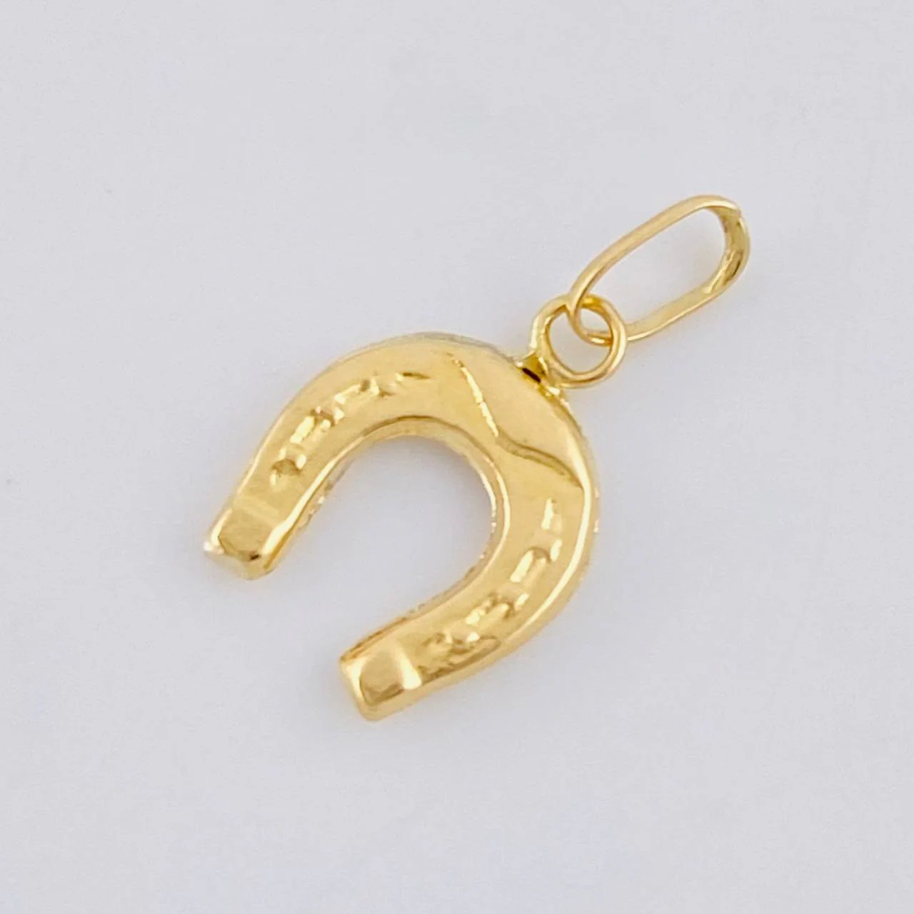 Dije Herradura 0.3 g / 1.5 cm Oro Amarillo 18K - Image 3