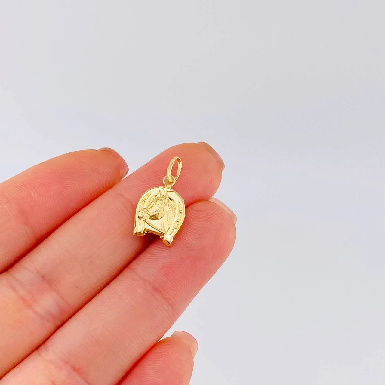 Dije Herradura Caballo 1.1 g / 2.2 cm Oro Amarillo 18K - Image 4