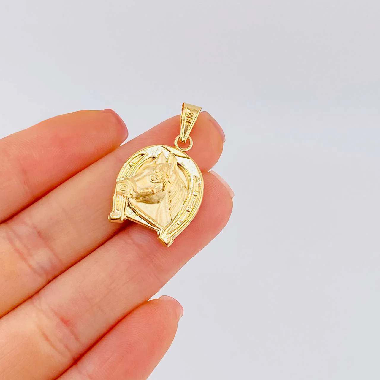 Dije Herradura Caballo 2.2 g / 3 cm Oro Amarillo 18K - Image 4