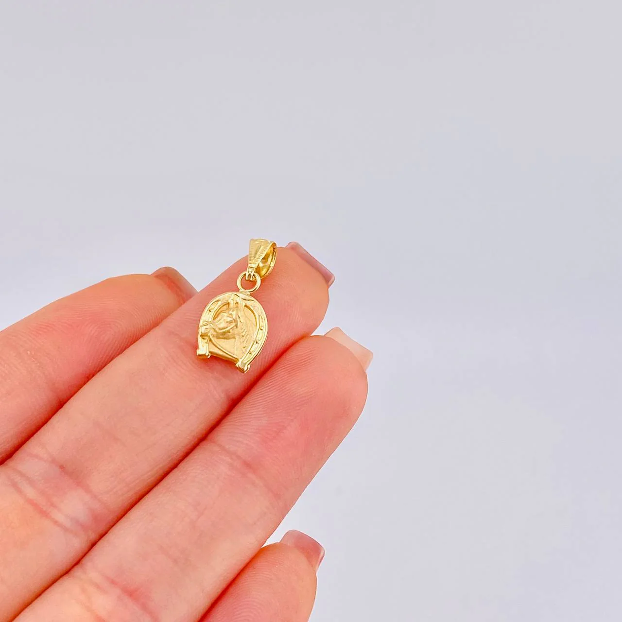 Dije Herradura De Caballo 0.6 g / 2 cm Oro Amarillo 18K - Image 4