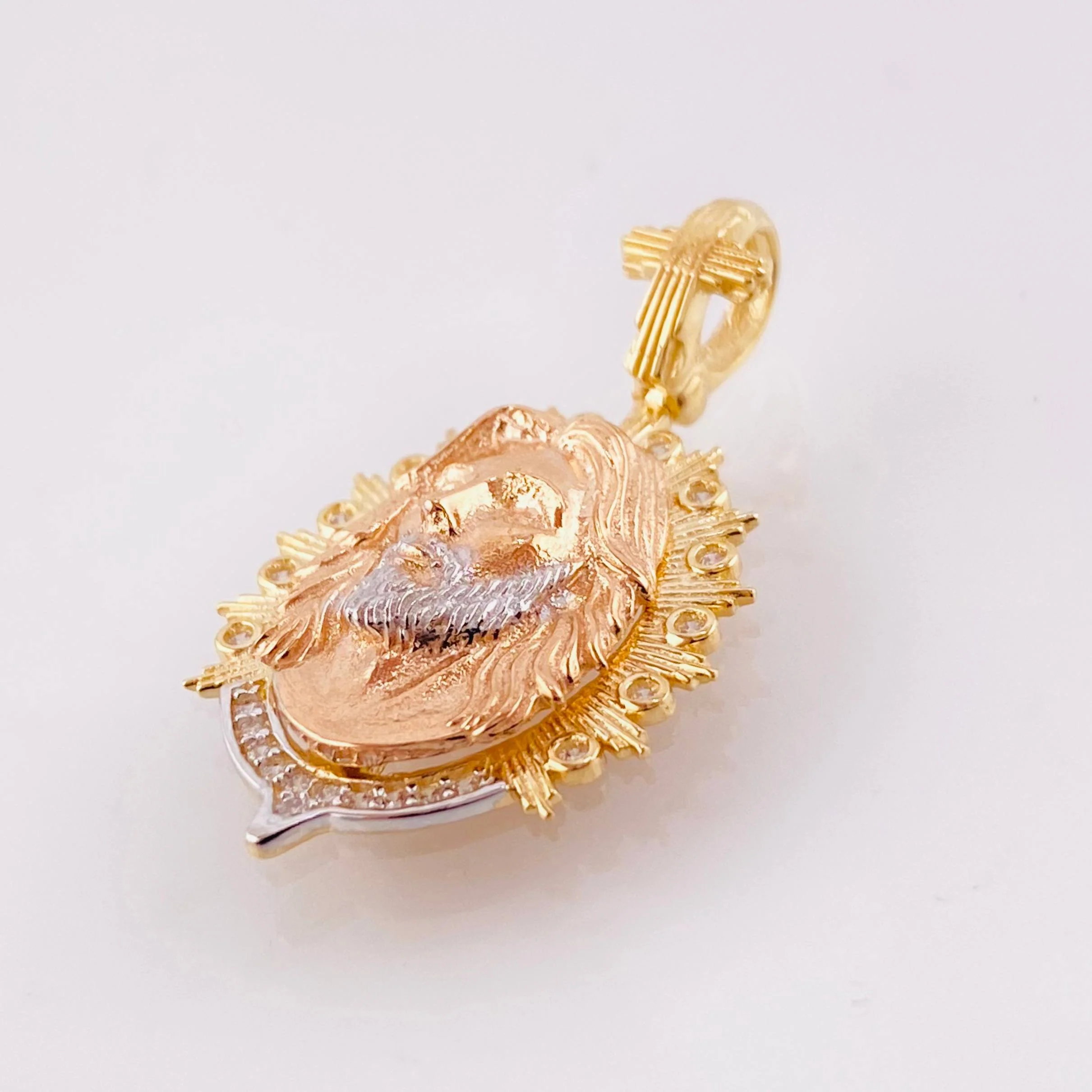 Dije Jesus Aureola Rayada 4.2gr / 2.5cm / Tres Oros 18K * - Image 3