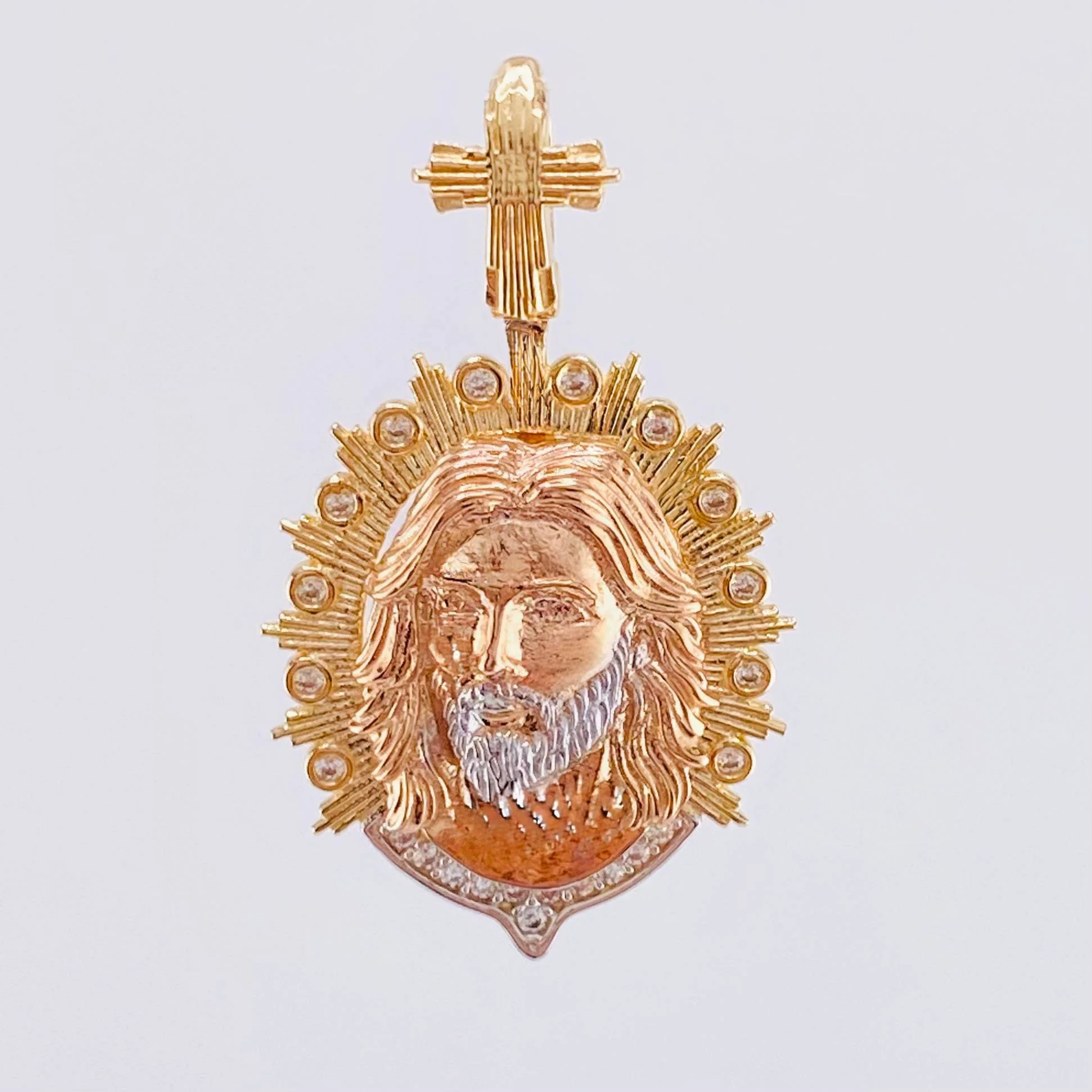 Dije Jesus Aureola Rayada 7.75gr / 3.6cm / Tres Oros 18K - Image 2