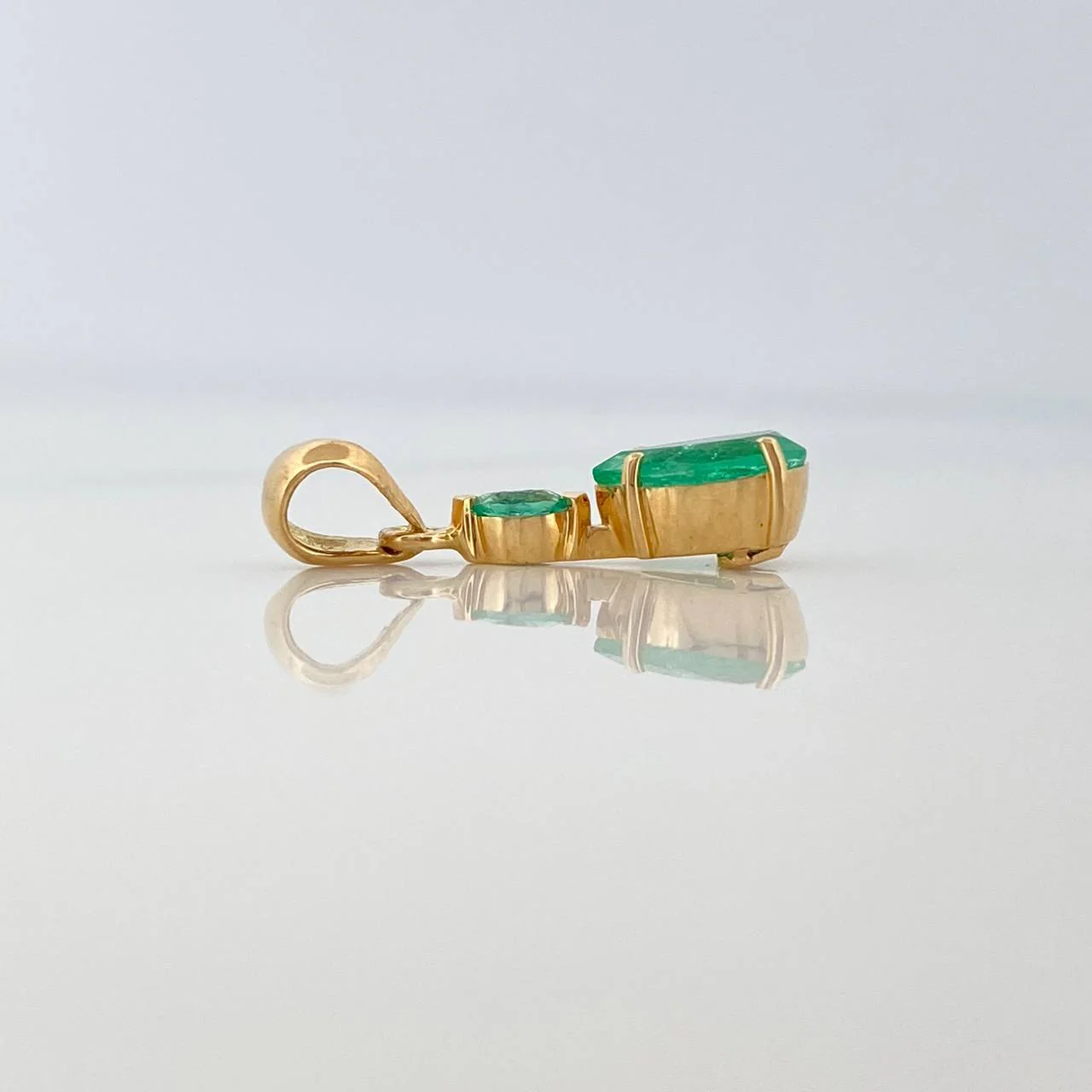 Dije Lagrima Esmeralda 77Pts 1.05 g / 2 cm Oro Amarillo 18K - Image 3