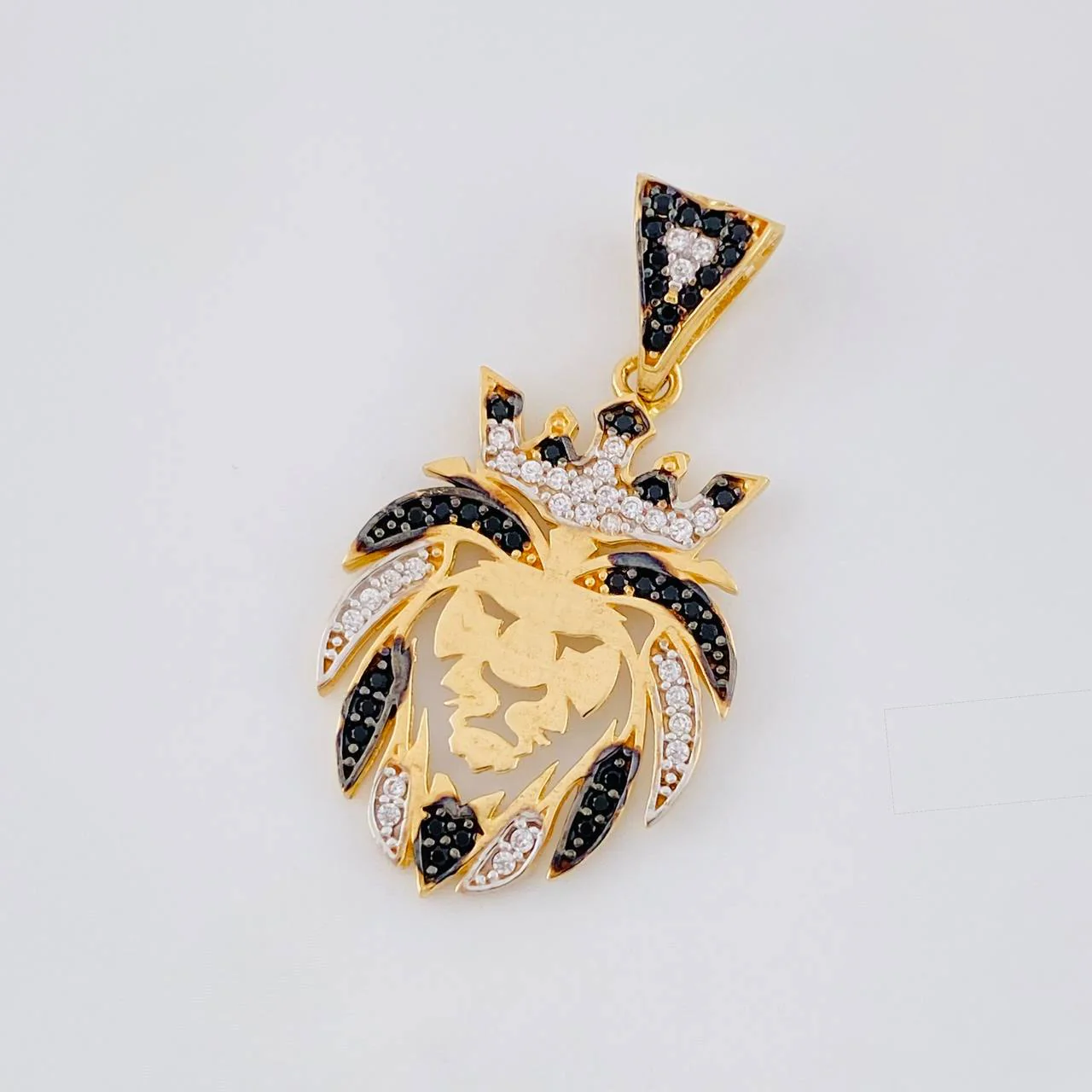 Dije León 3.1 g / 3.3 cm Dos Oros Amarillo Blanco 18K - Image 3