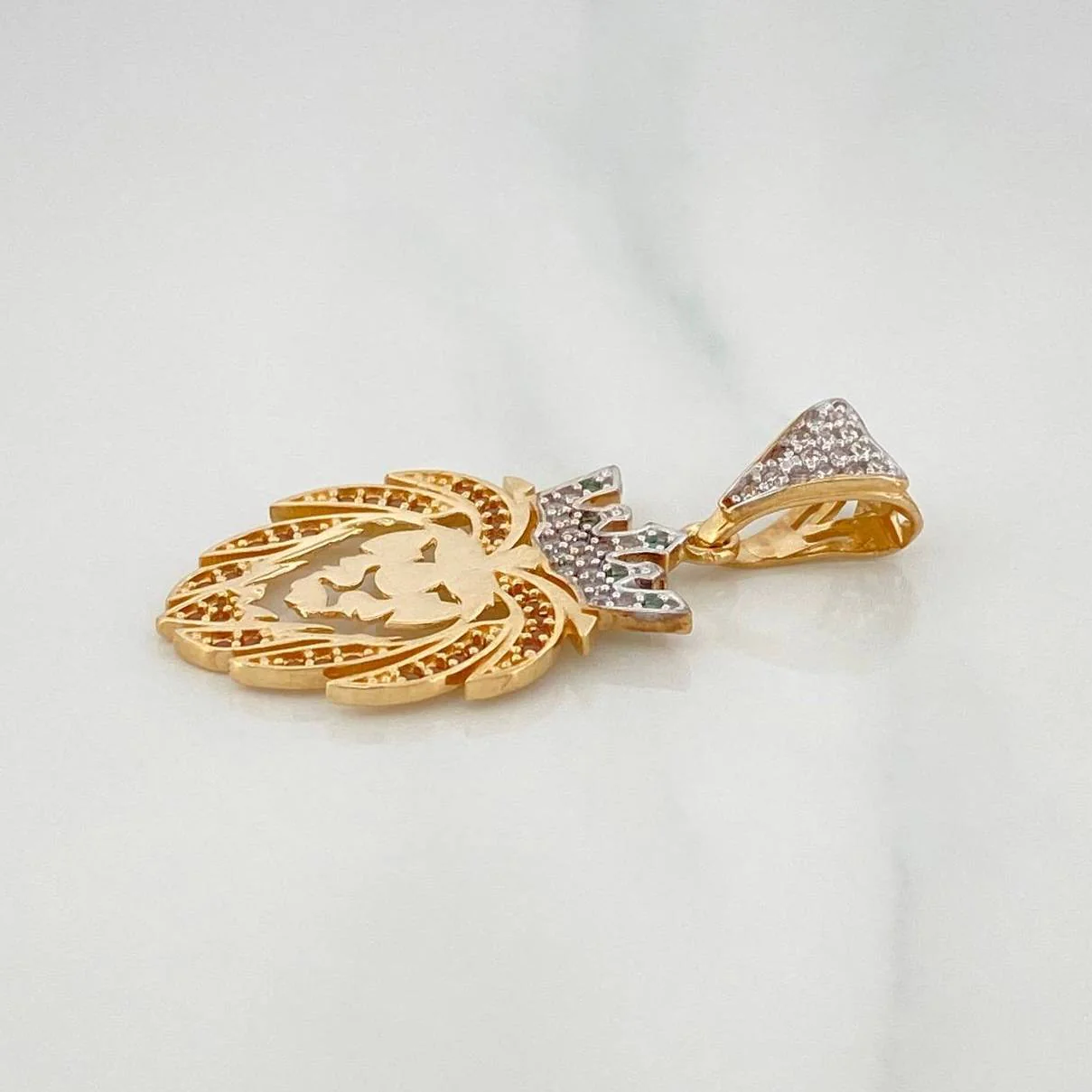 Dije León 3.35 g / 3.4 cm Dos Oros Amarillo Blanco 18K - Image 3