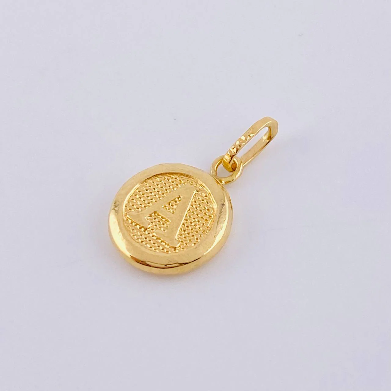Dije Letra A 0.45 g / 1.6 cm Oro Amarillo 18K - Image 2