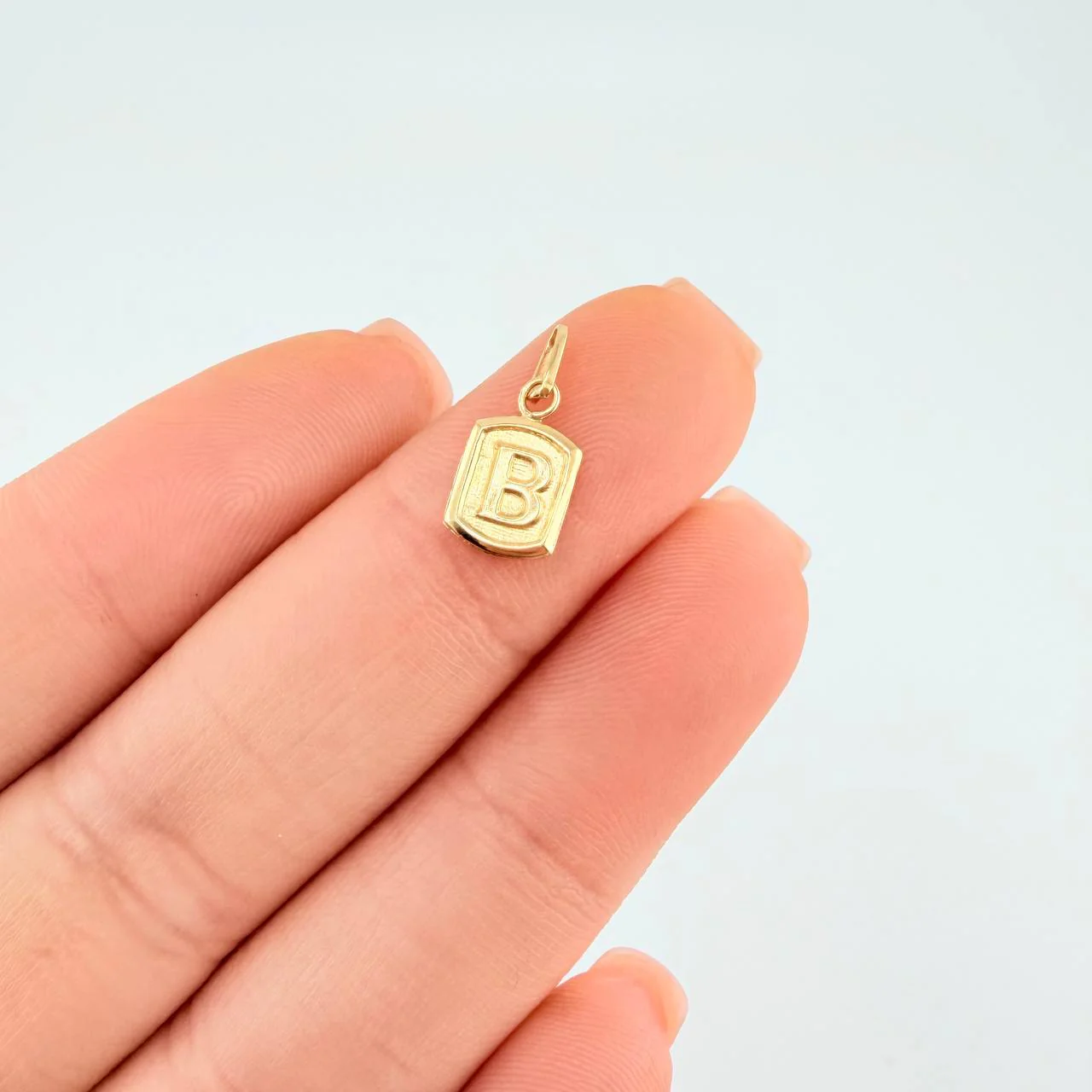 Dije Letra B 0.35 g / 1.4 cm Oro Amarillo 18K - Image 4