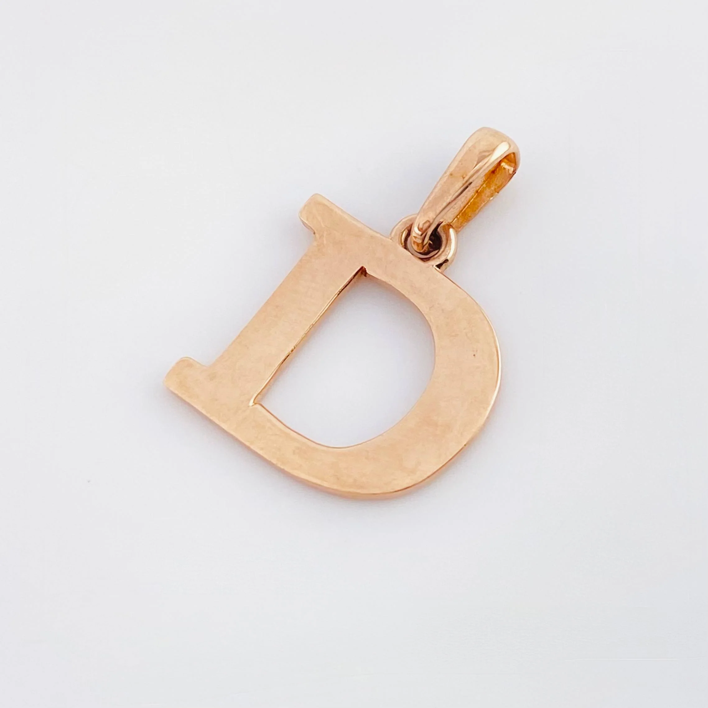 Dije Letra D 2.2gr / 2.05cm / Oro Rosa Nac.Esp. 18K - Image 2