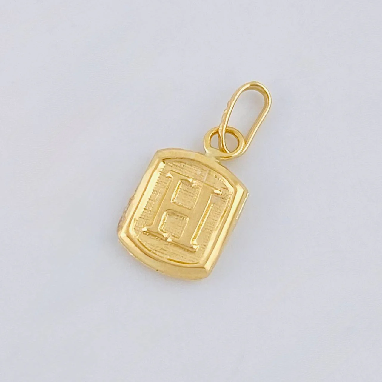 Dije Letra H 0.25 g / 1.4 cm Oro Amarillo 18K - Image 3