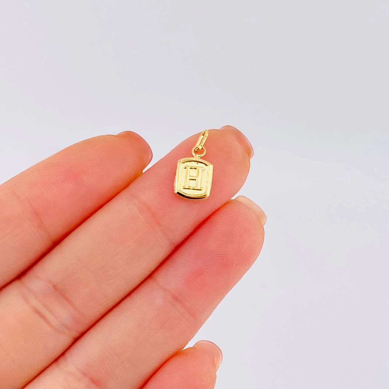 Dije Letra H 0.25 g / 1.4 cm Oro Amarillo 18K - Image 4