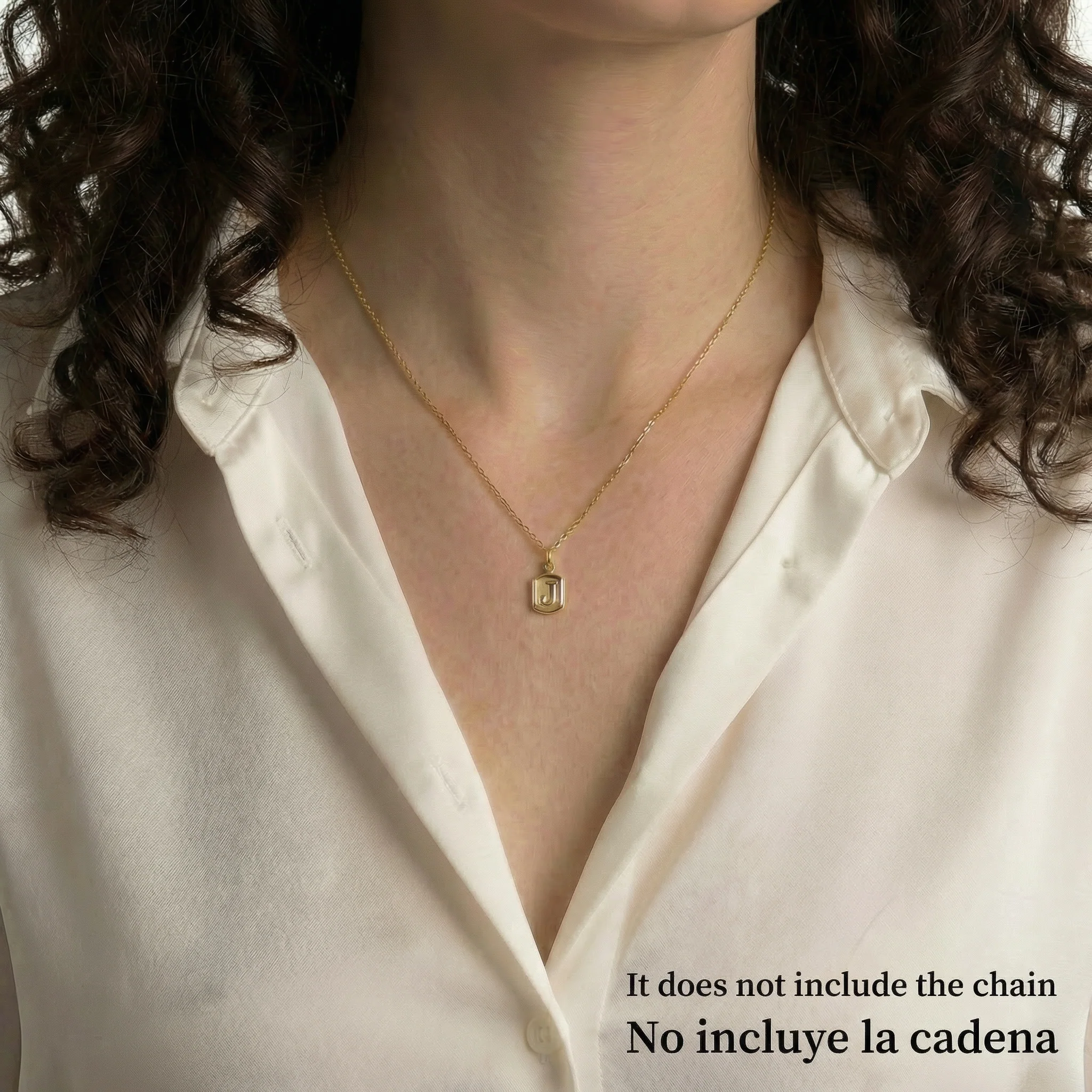 Dije Letra J Marco Texturizado 0.35gr / 1.5cm / Oro Amarillo 18K * - Image 2