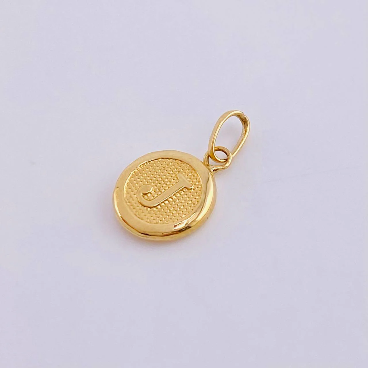 Dije Letra J 0.4 g / 1.6 cm Oro Amarillo 18K - Image 2