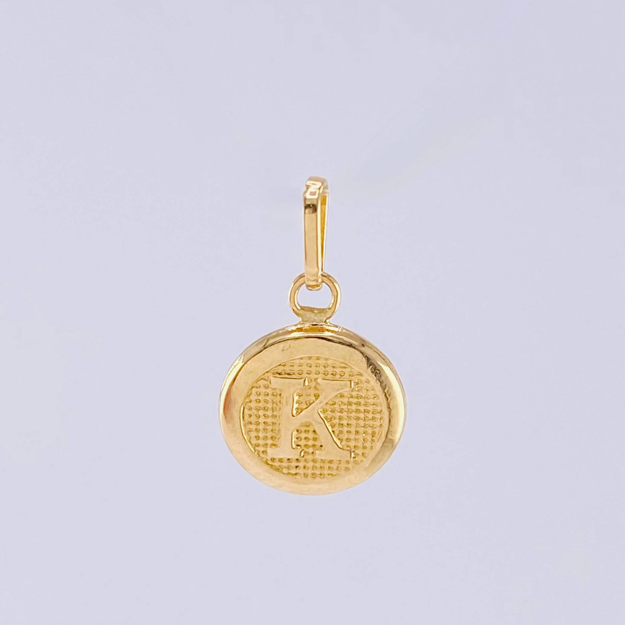 Dije Letra K 0.4 g / 1.6 cm 18K - Image 4
