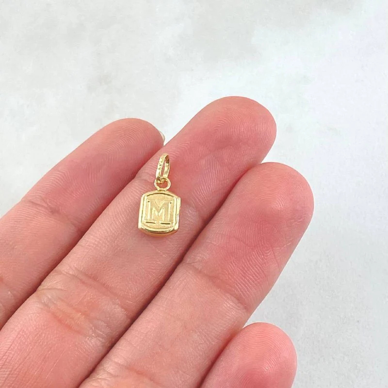 Dije Letra M 0.35 g / 1.4 cm Oro Amarillo 18K - Image 4