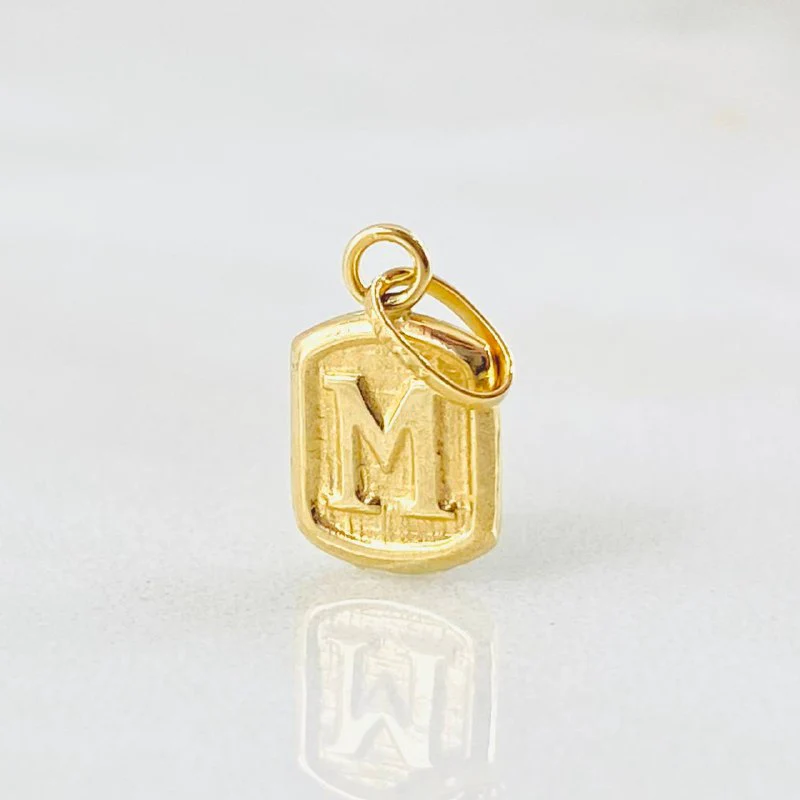 Dije Letra M 0.35 g / 1.4 cm Oro Amarillo 18K - Image 2