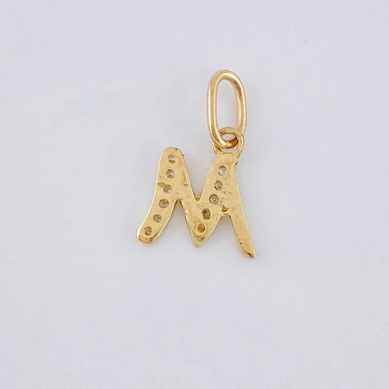 Dije Letra M Cursiva 0.65 g / 2.5 cm Oro Amarillo 18K - Image 3
