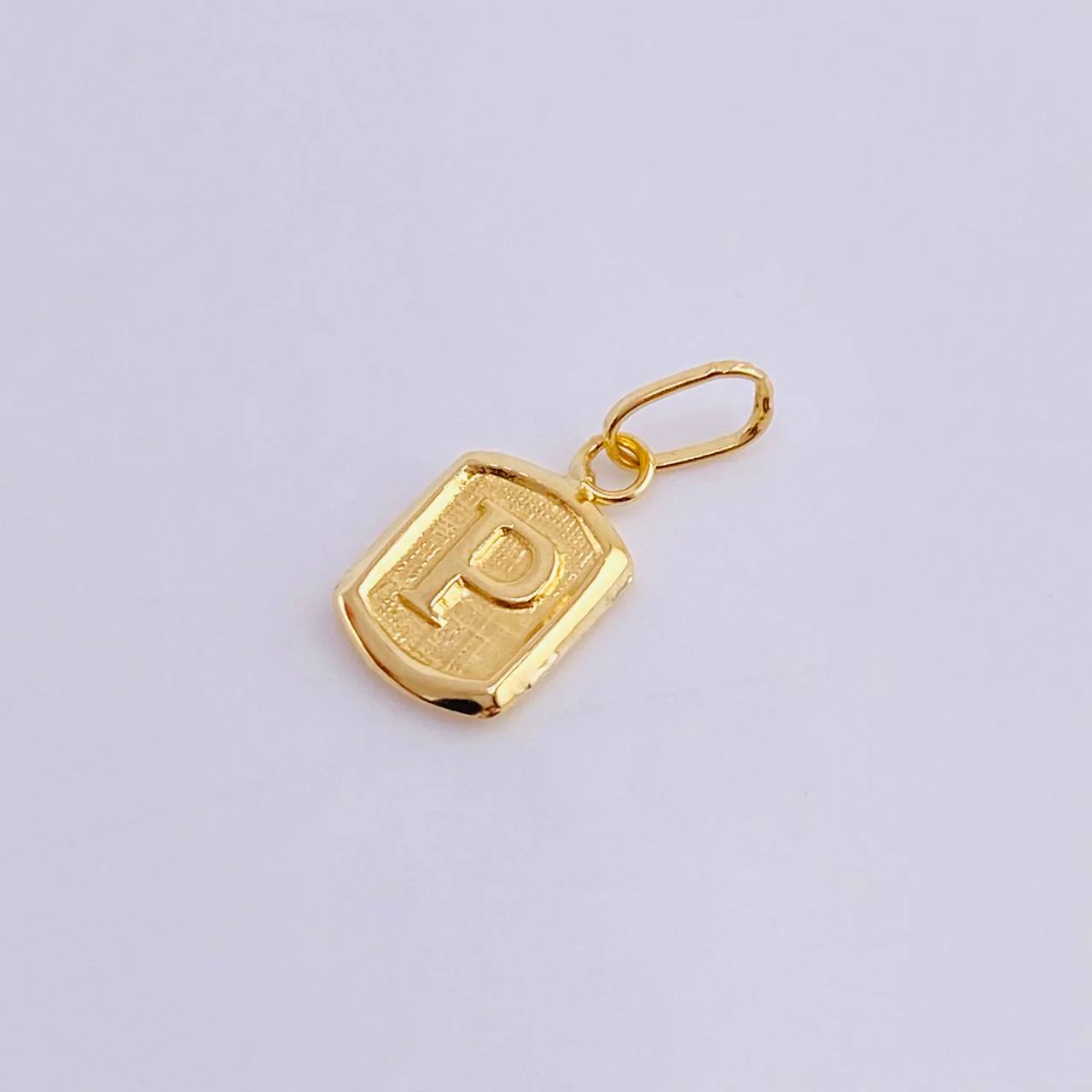 Dije Letra P 0.3 g / 1.4 cm Oro Amarillo 18K - Image 2