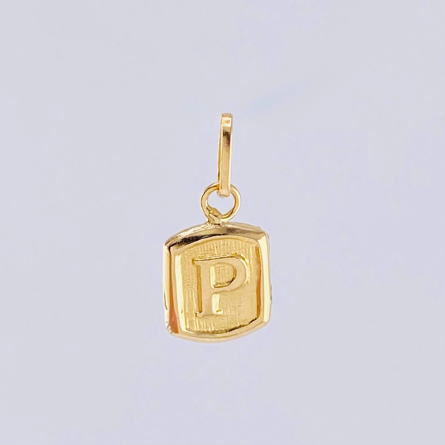 Dije Letra P 0.3 g / 1.4 cm Oro Amarillo 18K - Image 4