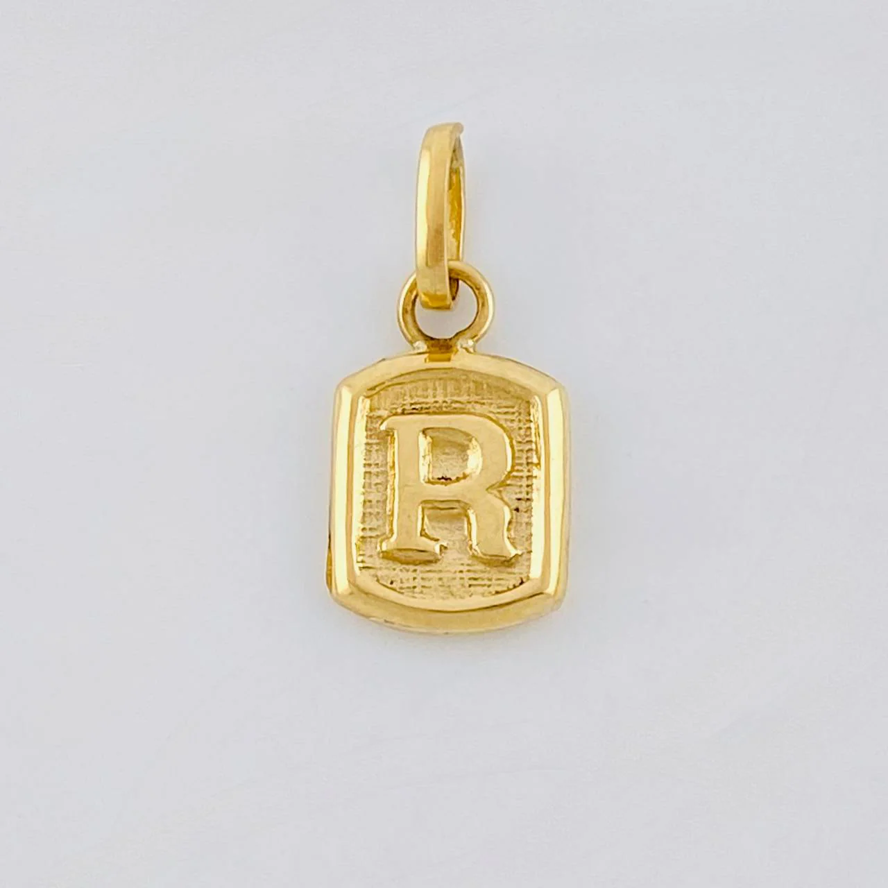 Dije Letra R 0.3 g / 1.4 cm Oro Amarillo 18K